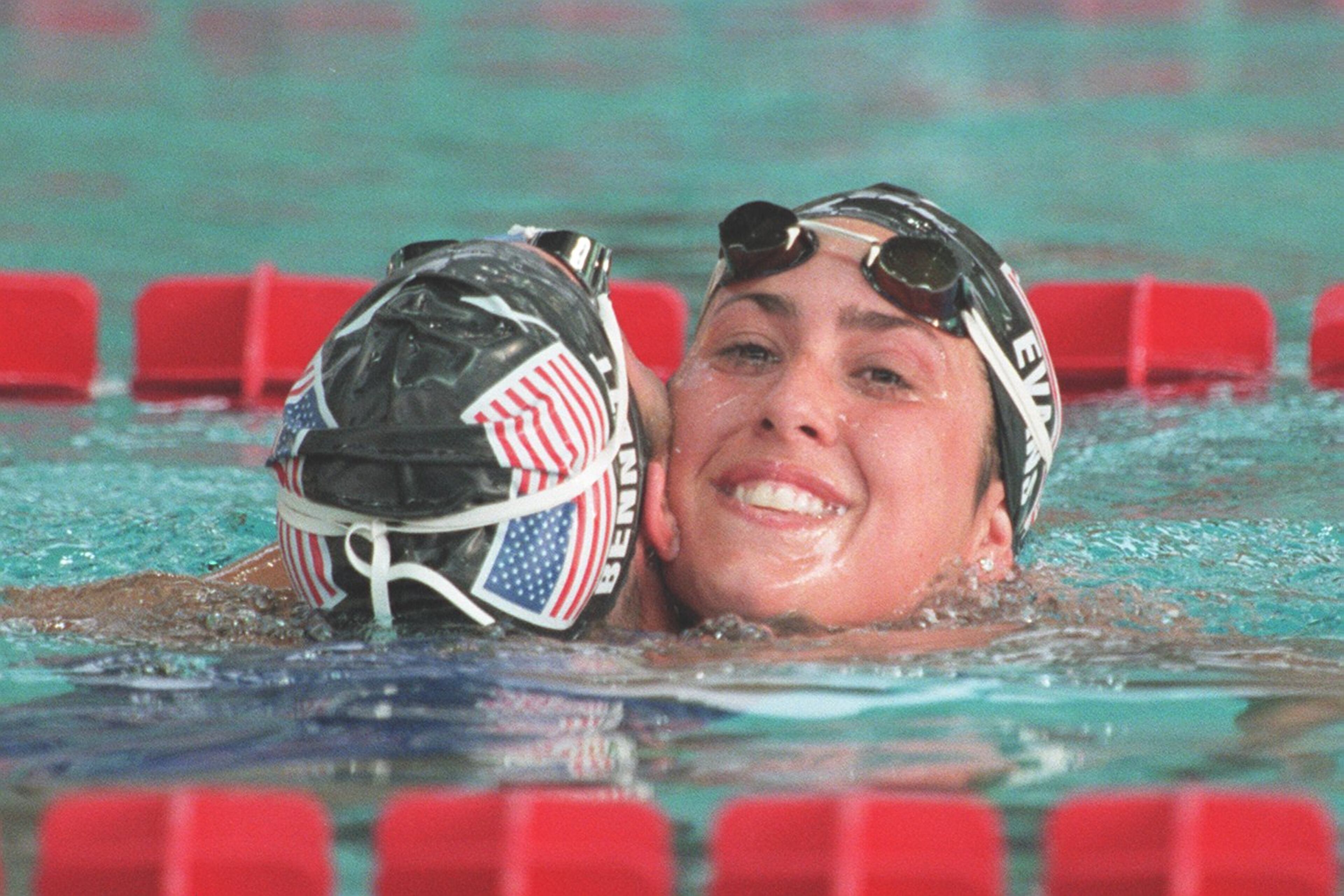 Janet Evans (right) hugs 800-meter swim winner Brooke Bennett. (AJC Staff Photo/David Tulis)