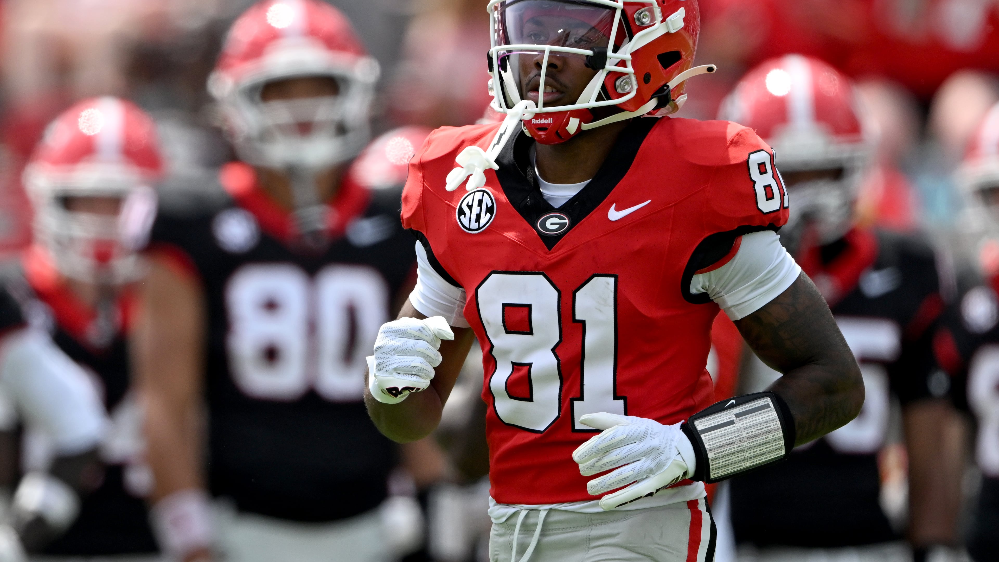 Georgia wide receiver Craig Dandridge — pictured warming up at the G-Day spring football game in April — may contribute early as the No. 81 overall player among 2026 recruits. (Hyosub Shin/AJC)