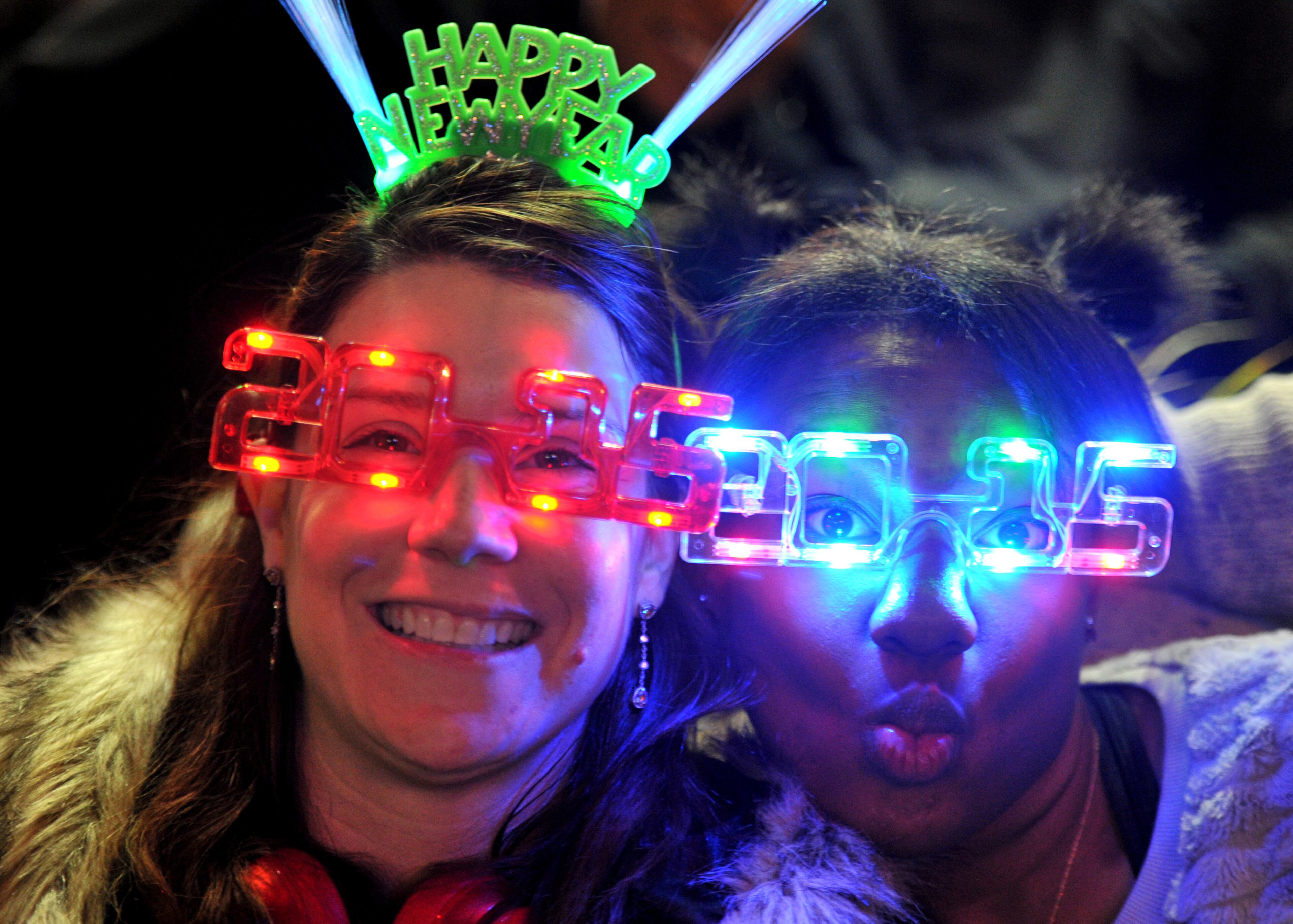 Jessica Lyons (left), of Nashville, TN, came with her daughter Kayla, 15, to celebrate the New Year at Underground Atlanta. HYOSUB SHIN / HSHIN@AJC.COM