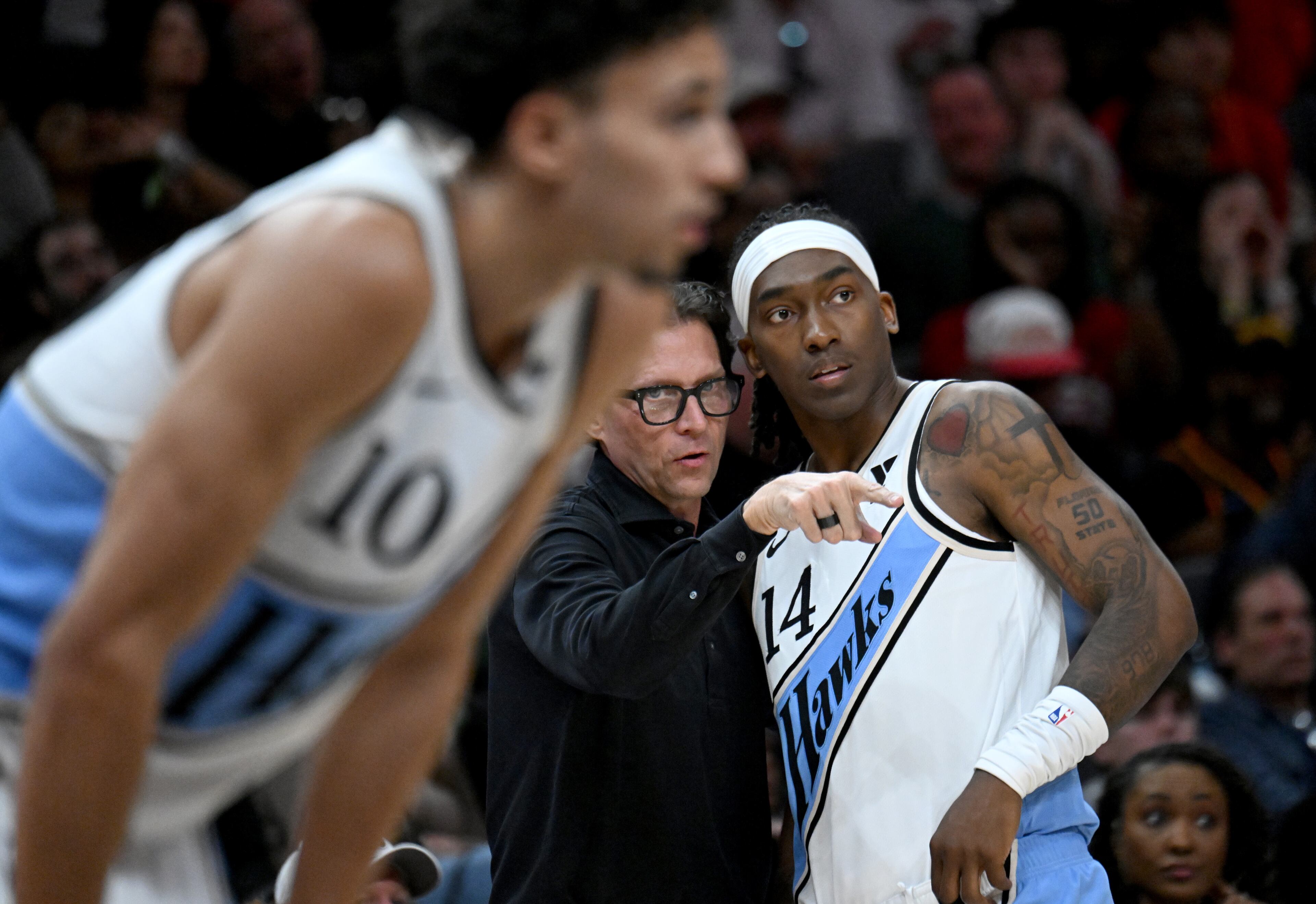 Atlanta Hawks head coach Quin Snyder instructs Atlanta Hawks guard Terance Mann (14) during the second half in an NBA basketball game at State Farm Arena, Friday, February 28, 2025, in Atlanta. Oklahoma City Thunder won 135-119 over Atlanta Hawks. (Hyosub Shin / AJC)