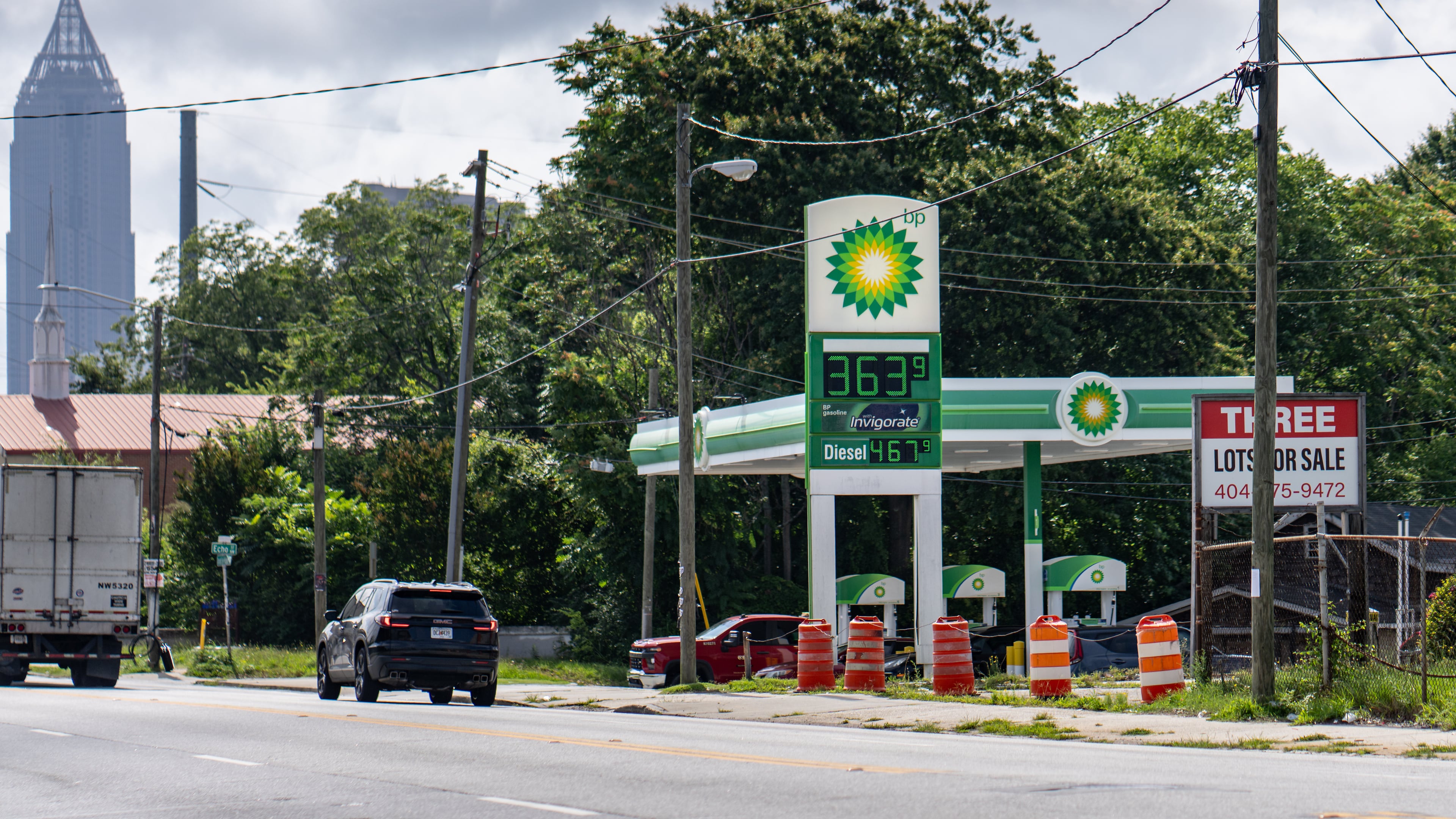 Gas prices are below $4 at a station on Donald Lee Hollowell Parkway in Atlanta on Monday, June 22, 2026. (Ben Hendren for the AJC)
