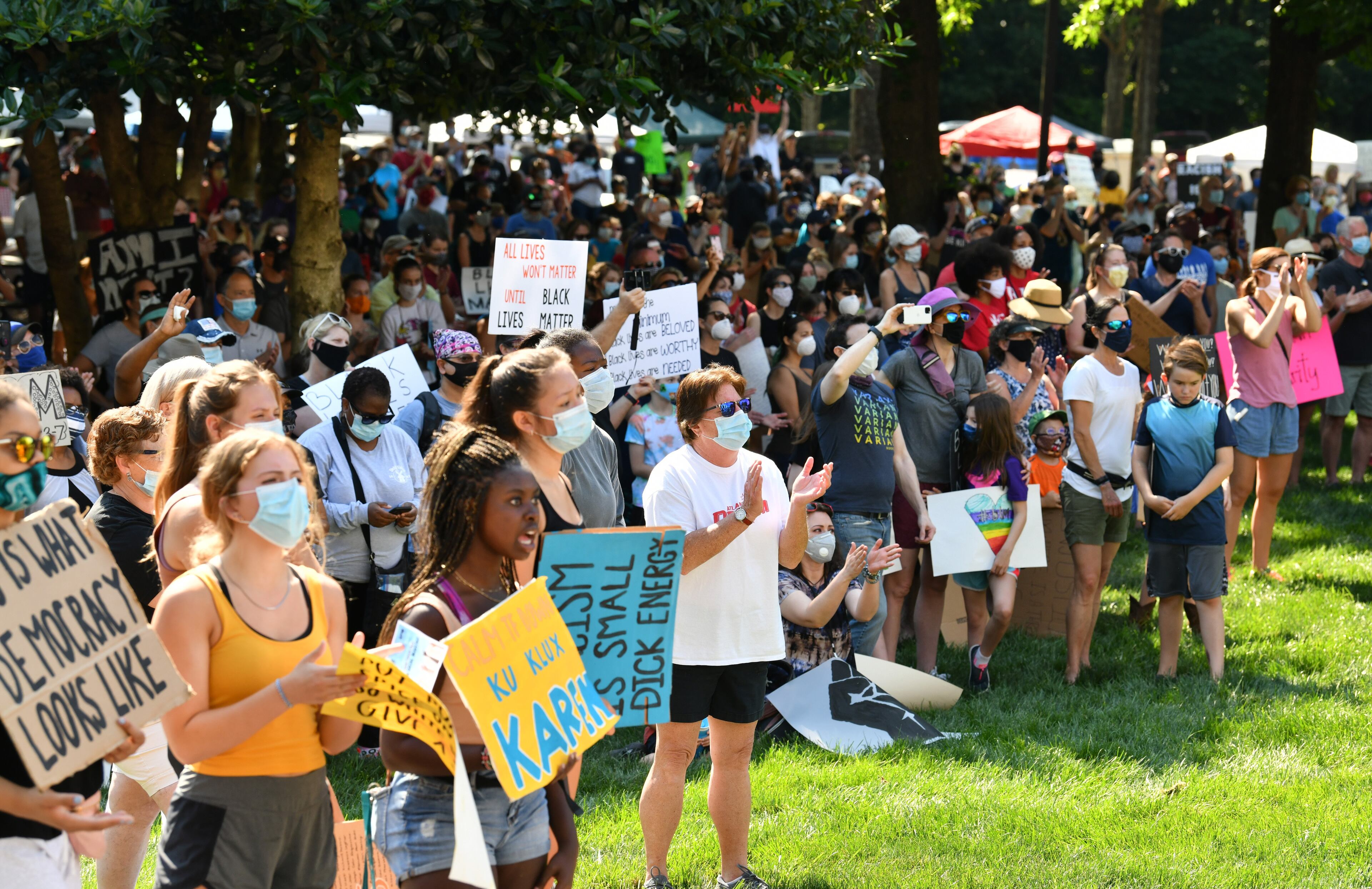 Hundreds of peaceful protesters listen to guest speakers before a Solidarity March outside the Roswell City Hall on Saturday, June 13, 2020. (Hyosub Shin / Hyosub.Shin@ajc.com)