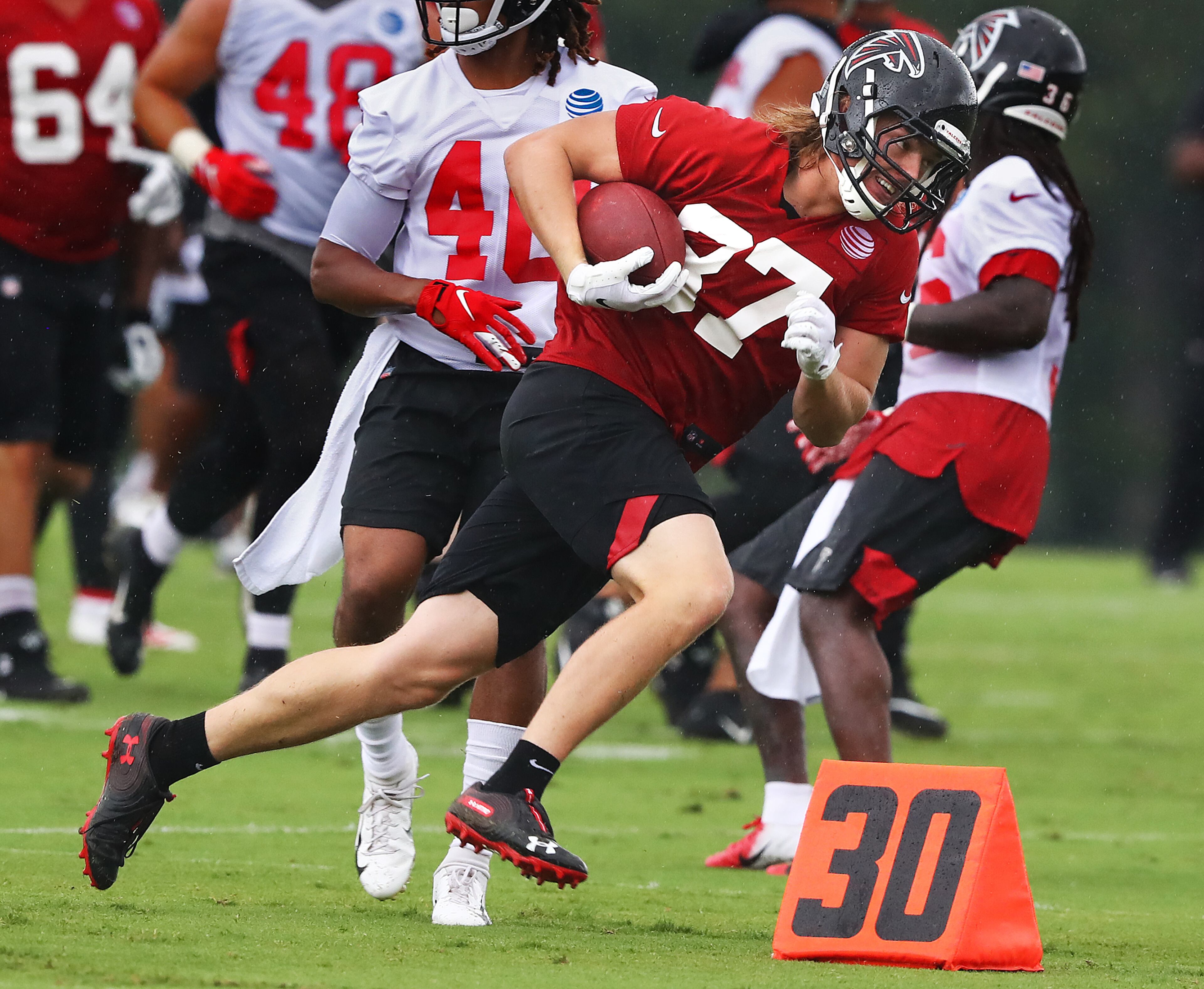 Falcons tight end Jaeden Graham makes a reception. Curtis Compton/ccompton@ajc.com