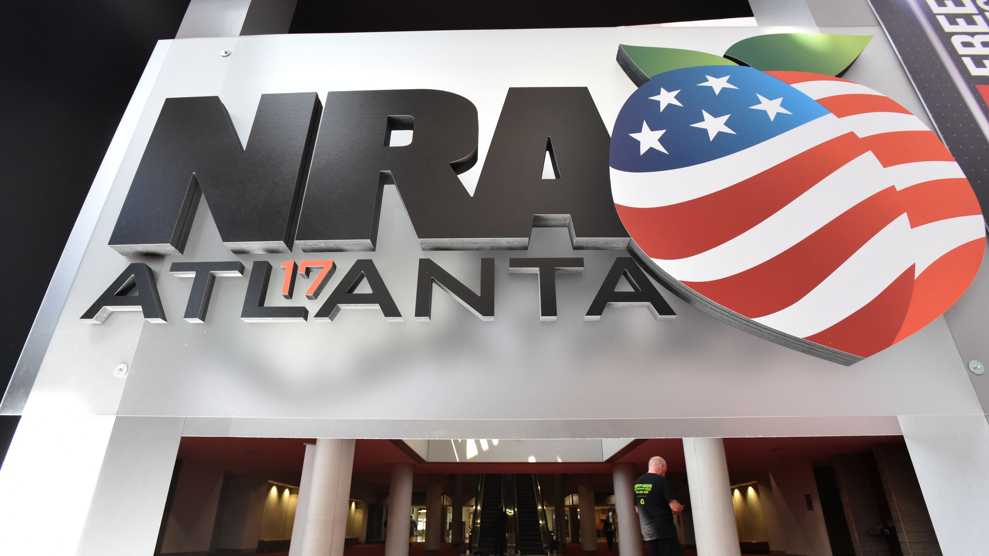 Workers put the finishing touches on the convention floor at the Georgia World Congress Center. Photo: HYOSUB SHIN / HSHIN@AJC.COM