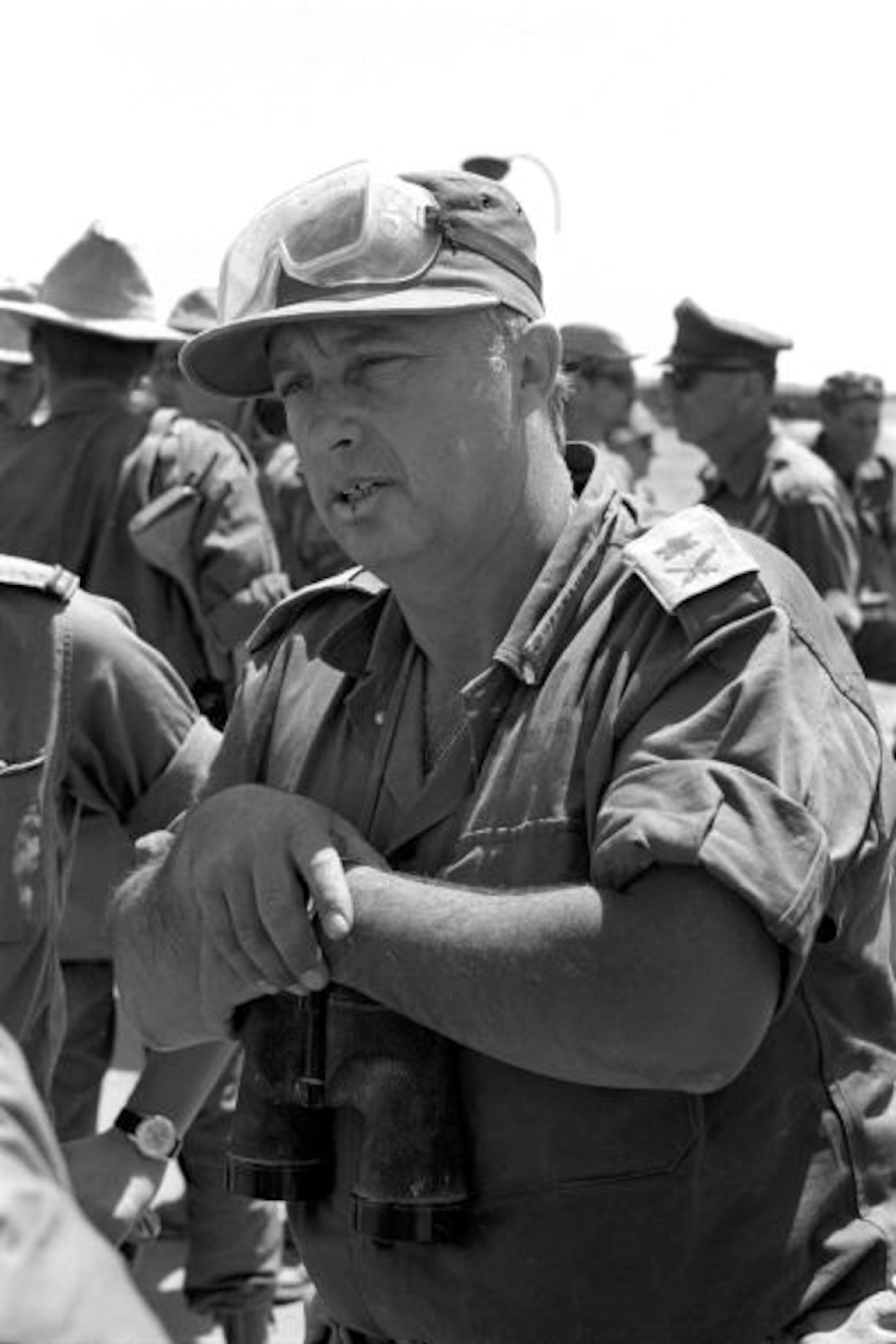 SINAI DESERT, EGYPT - JUNE 1967: Israeli army General Ariel Sharon during the Six Day War in June 1967 in the Sinai Desert in Egypt. (Photo by Ministry of Defense via Getty Images)