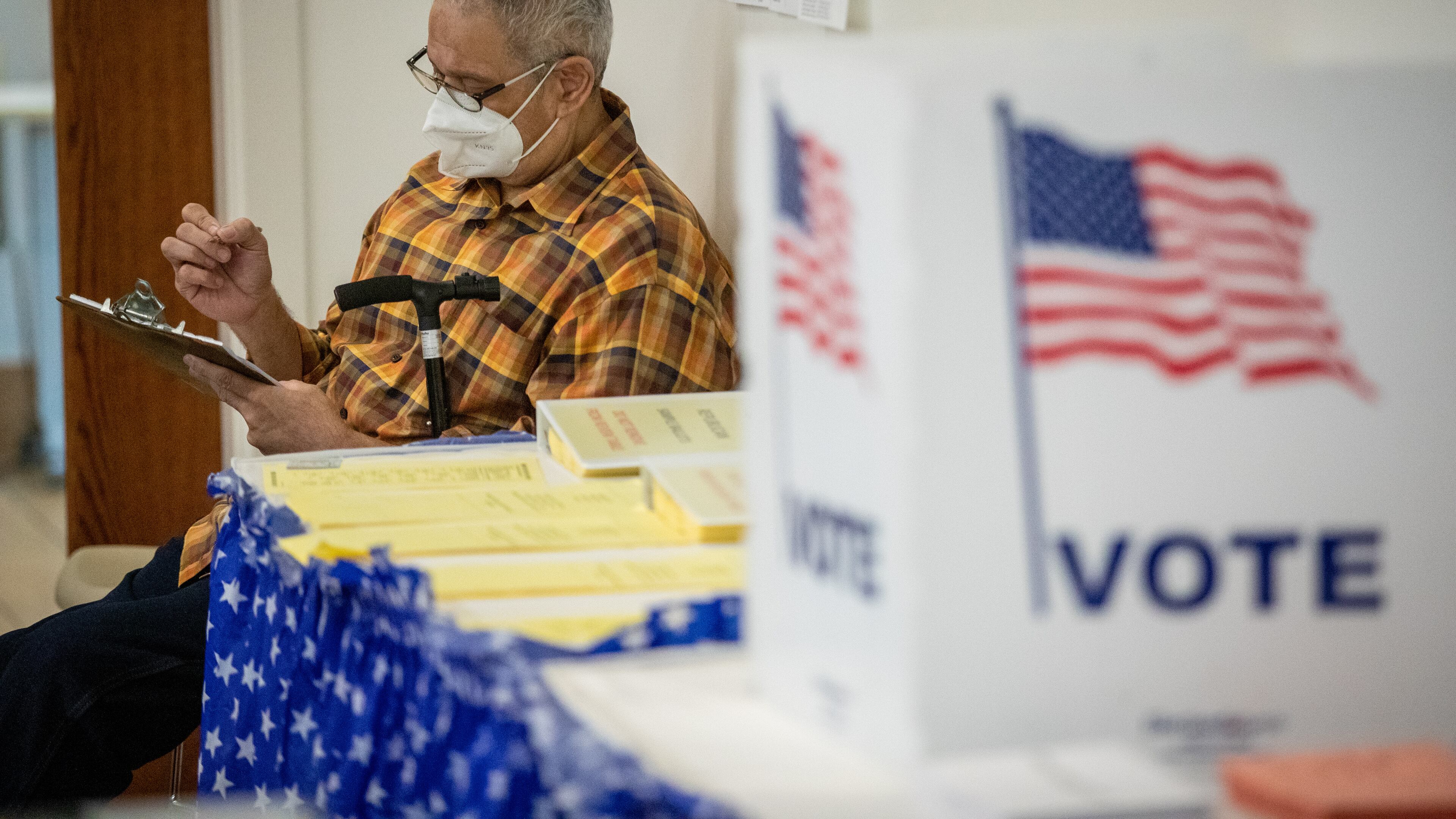 Emilio Perey fills out the paperwork at the Metropolitan Library in Atlanta on the last Saturday of early voting, May 14, 2022. (Steve Schaefer / steve.schaefer@ajc.com)