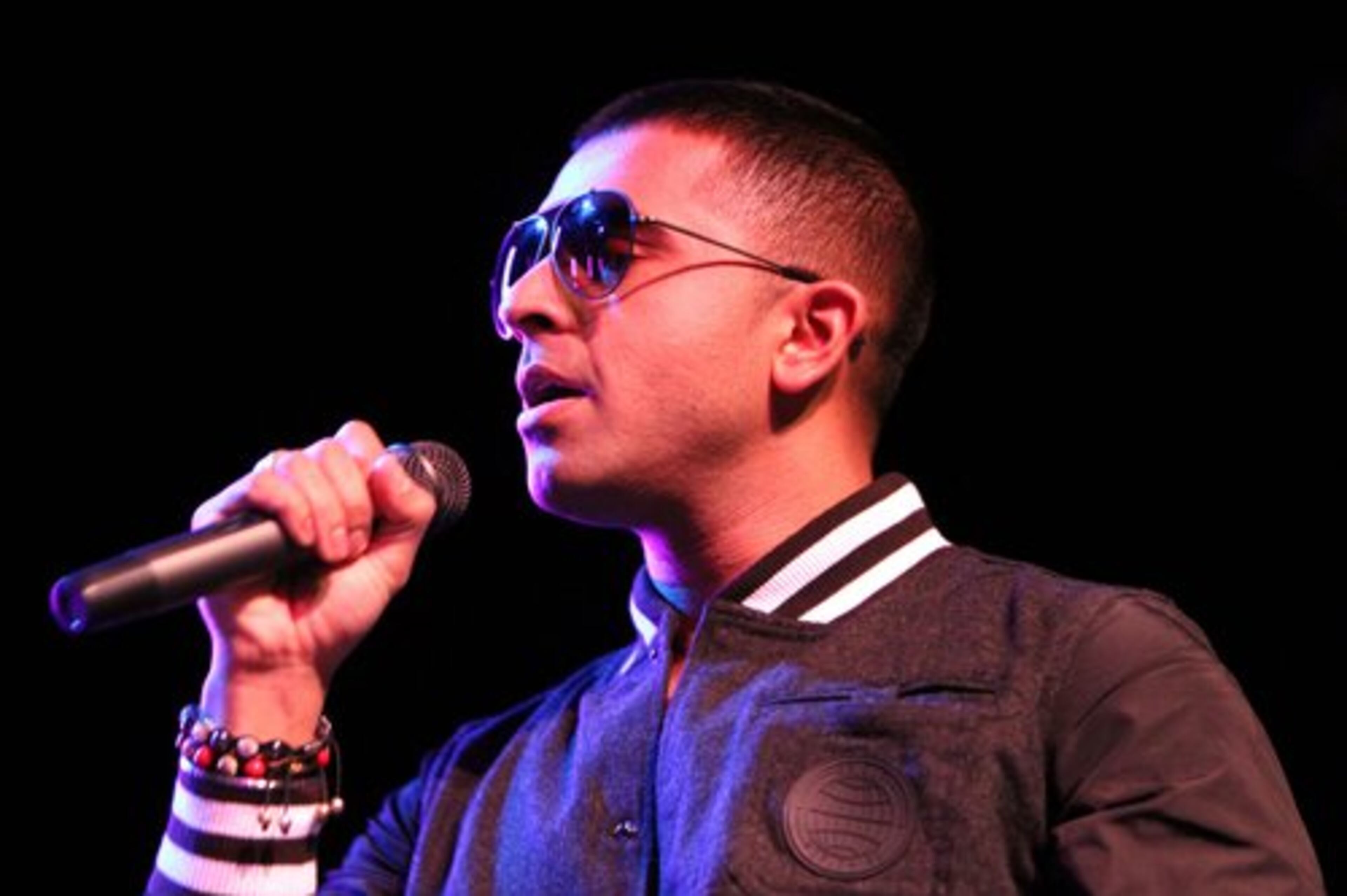 Jay Sean sings "Ride It."