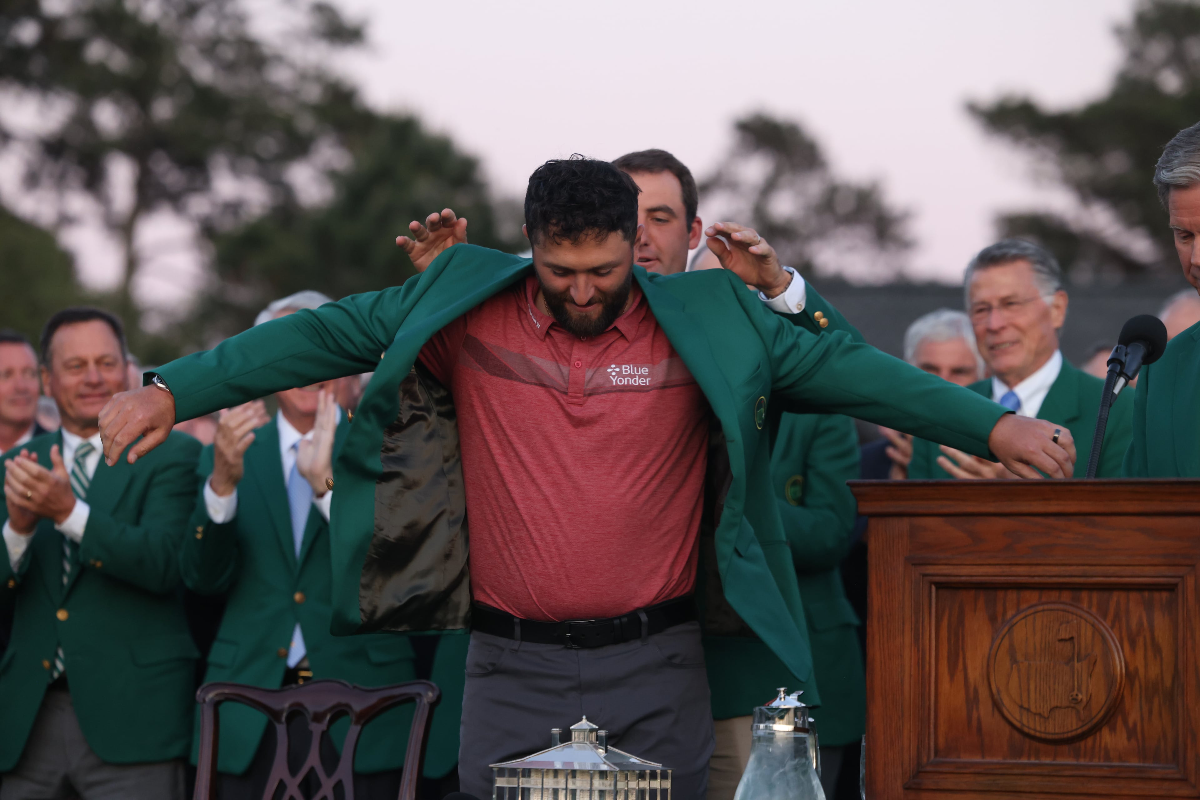 2022 Masters champion Scottie Scheffler places green jacket on 2023 champion Jon Rahm at the 2023 Masters Tournament at Augusta National Golf Club, Sunday, April 9 2023, in Augusta, Ga. (Jason Getz / Jason.Getz@ajc.com)