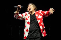 Alpharetta, Ga: "Weird Al" Yankovic playing "Canadian Idiot" at Ameris Bank Ampitheatre. Yankovic played a stunningly wide array of his humorous songs Sunday night along with matching costume changes and video montages. Photo taken Sunday May 31, 2026 at Ameris Bank Amphitheatre. 060126 weird al (RYAN FLEISHER FOR THE ATLANTA JOURNAL-CONSTITUTION)