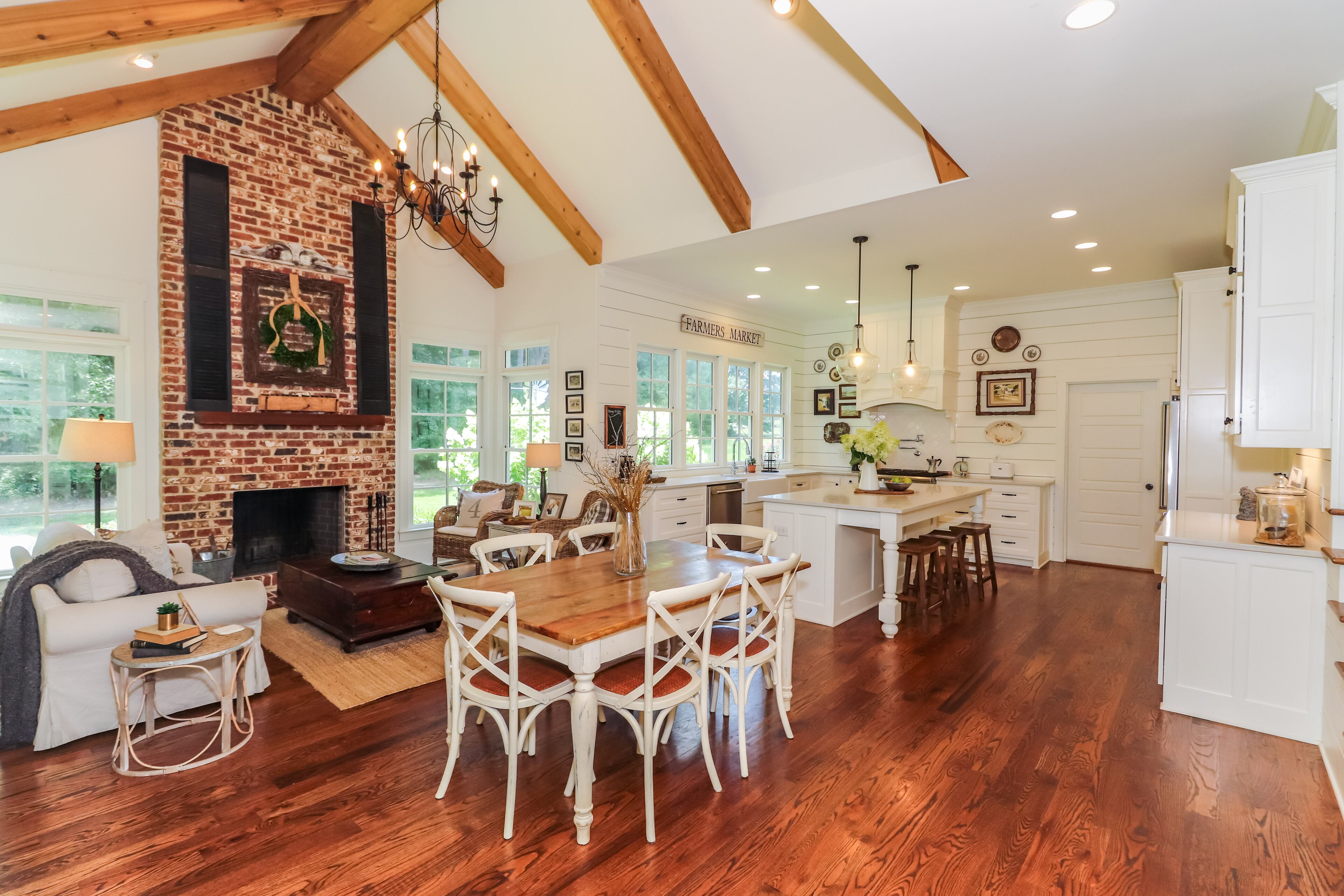 Country music's Jo Dee Messina has placed her Atlanta mansion on the market, and it's an absolute luxury listing stunner.
Courtesy of Tyler Willis Photography