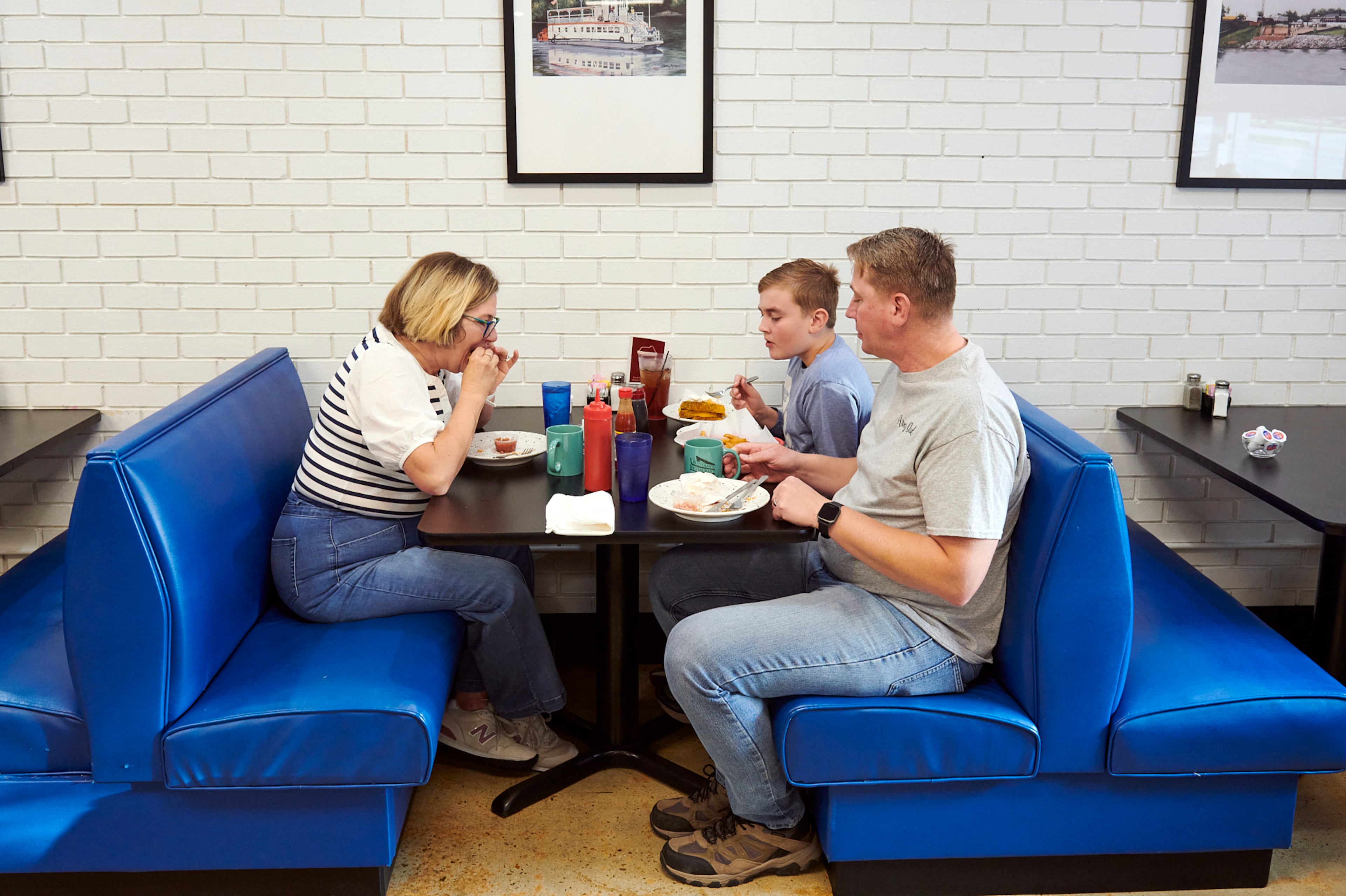 Ruth Ann’s Restaurant in Columbus draws a lot of regular customers. (Greg Rannells for The Atlanta Journal-Constitution)