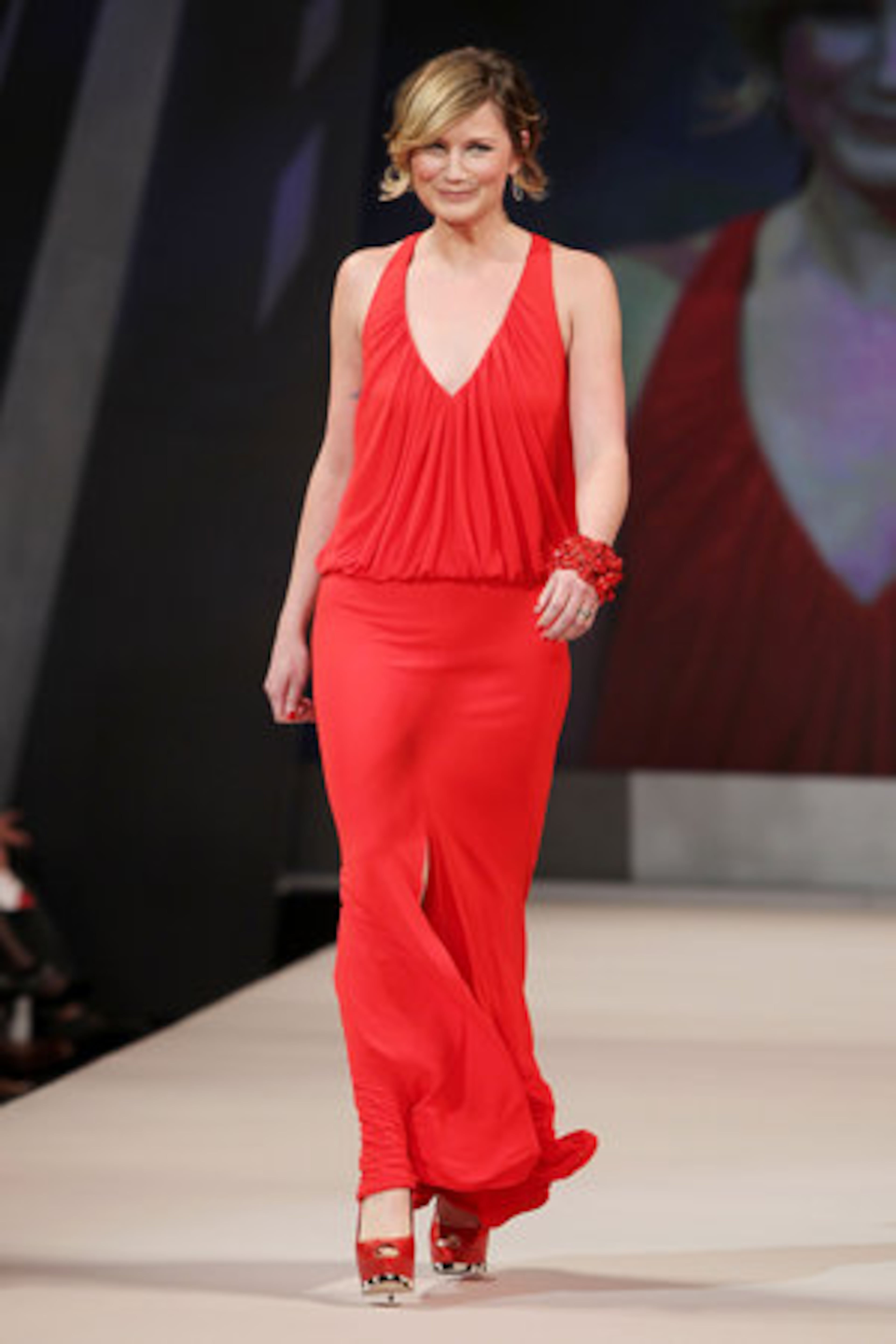 Country singer Jennifer Nettles models David Meister.