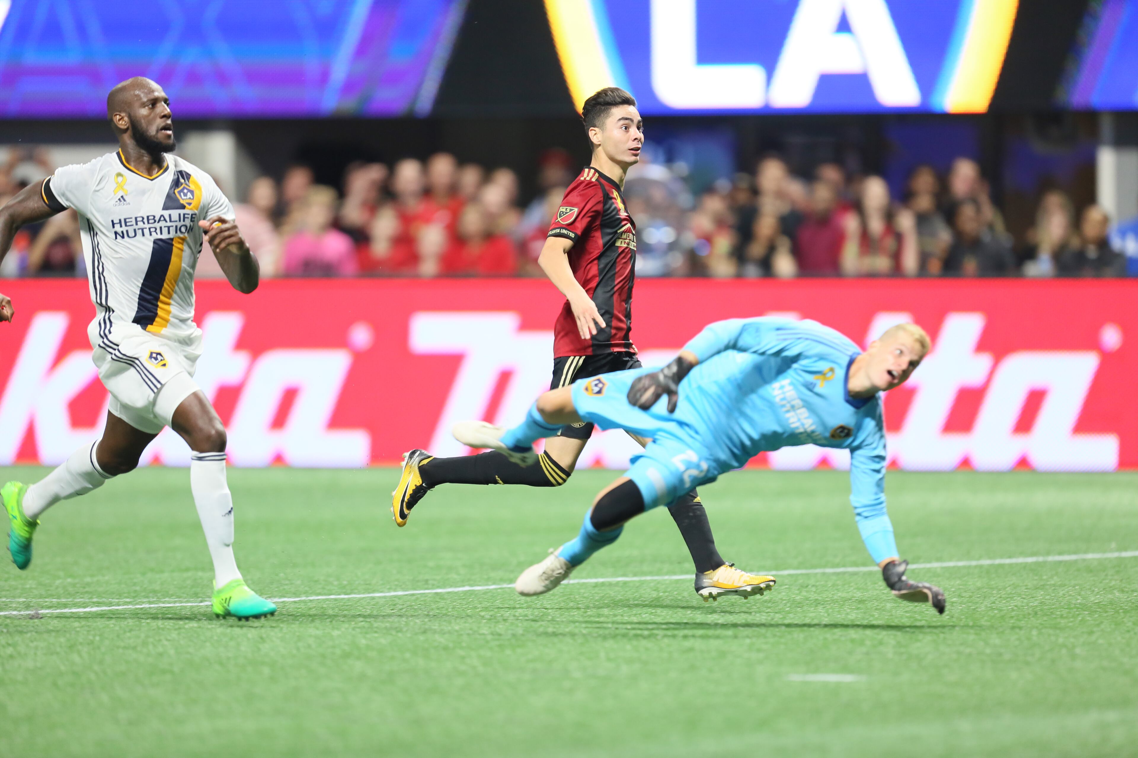 Atlanta United midfielder Miguel Almiron watches the ball going toward the goal.