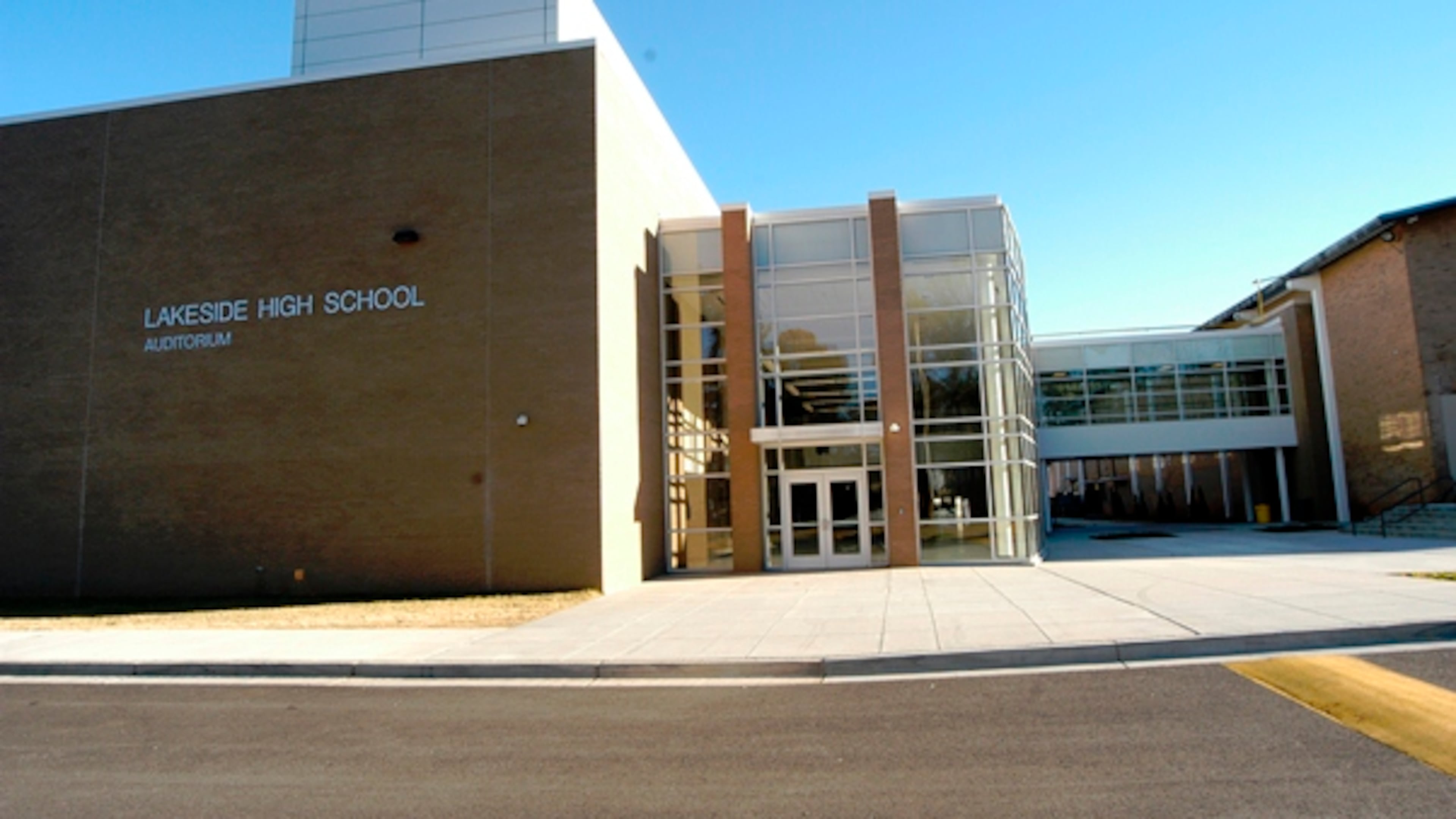 Snapchat threats will lead to more police at Lakeside High School in DeKalb on Friday