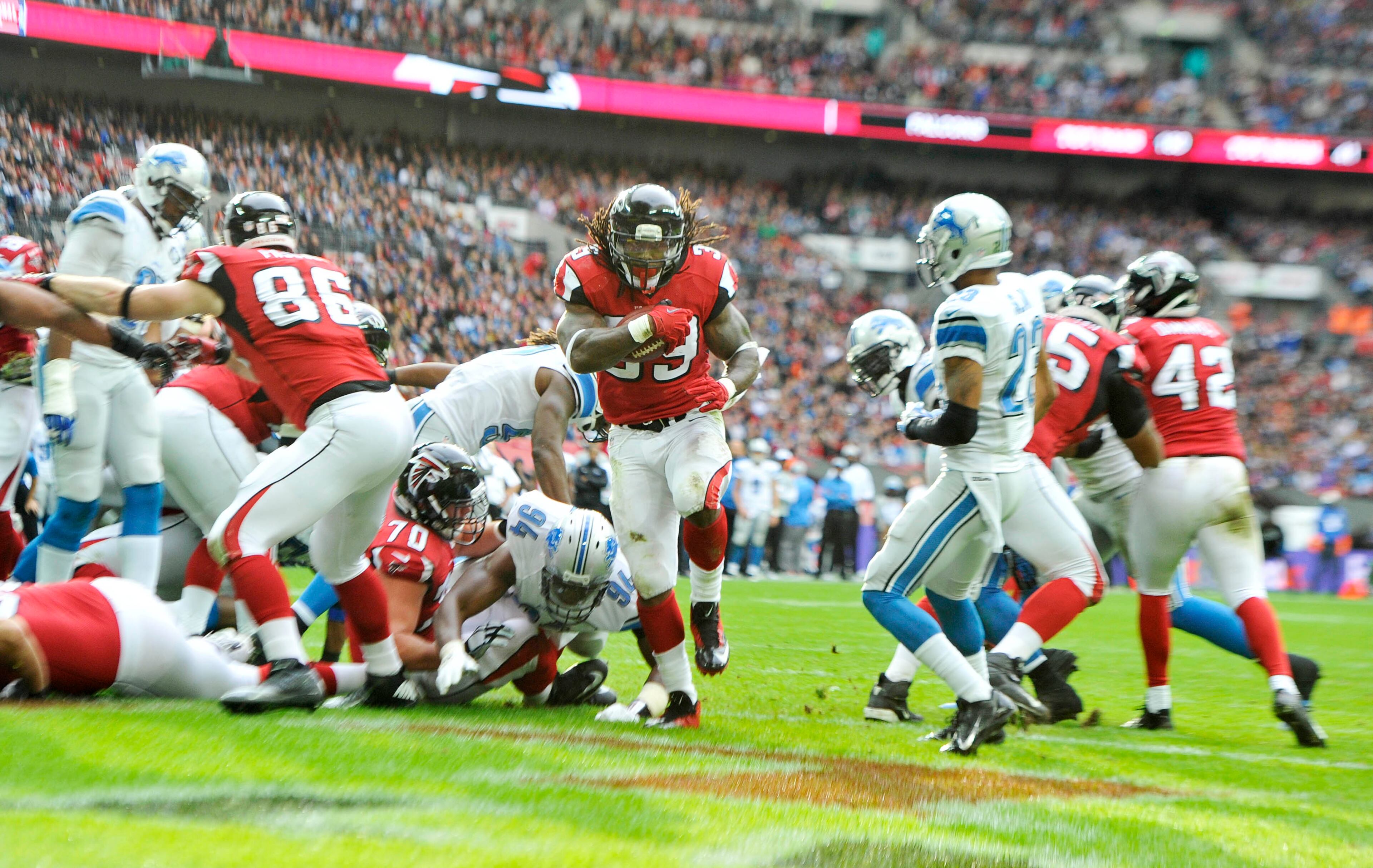Steven Jackson of the Atlanta Falcons runs into the end zone. Detroit Lions v Atlanta Falcons, NFL International Series at Wembley Stadium in London. 26/10/14, photo: Sean Ryan /NFL