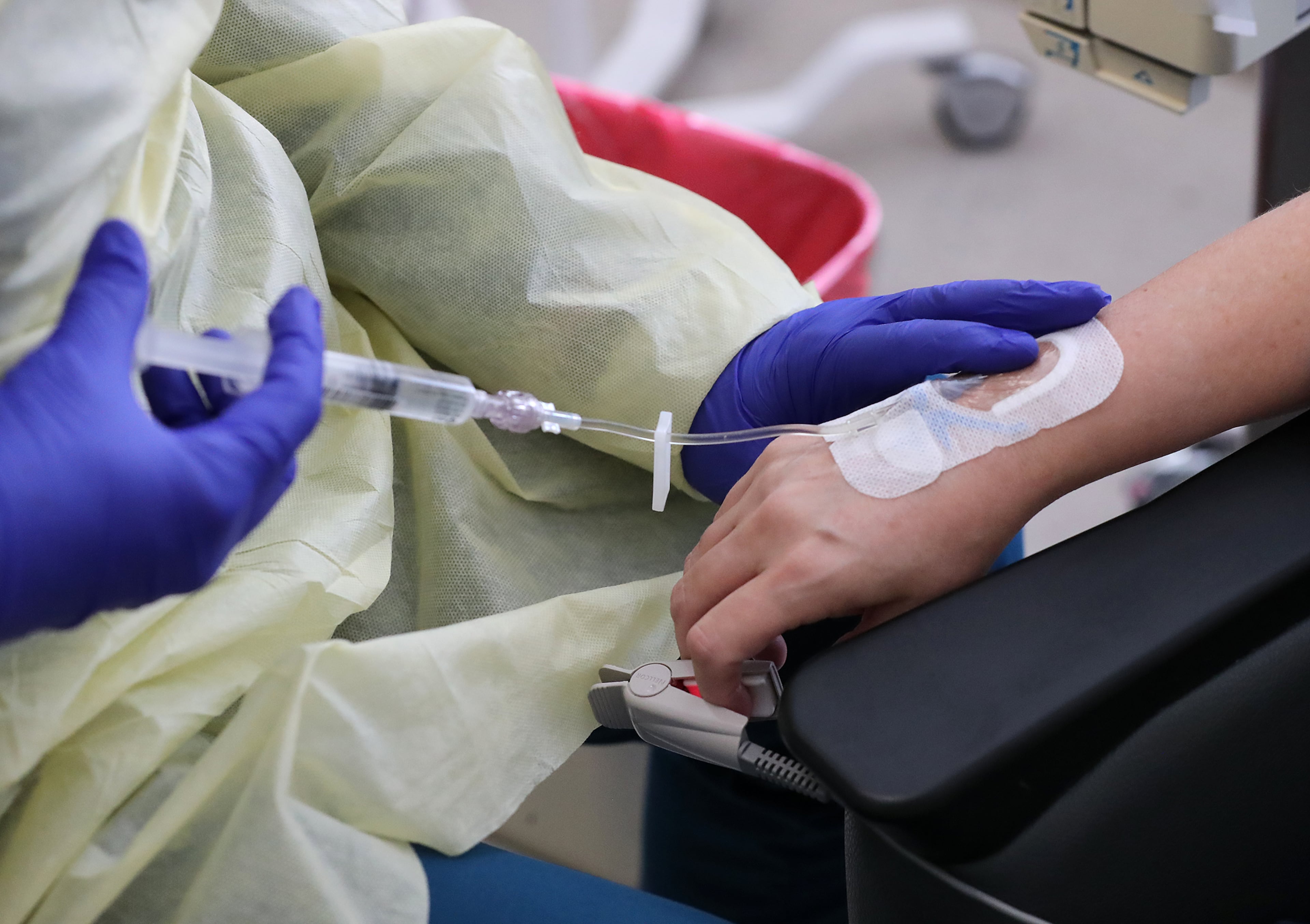 Dena Pollard, a registered nurse, begins monoclonal antibody infusion therapy on Annessa Lynn Hocker in one of the infusion rooms on the COVID floor at Phoebe Putney Memorial Hospital (North Campus). Hocker, a local resident, said she became ill despite being fully vaccinated. Curtis Compton/ Curtis.Compton@ajc.com