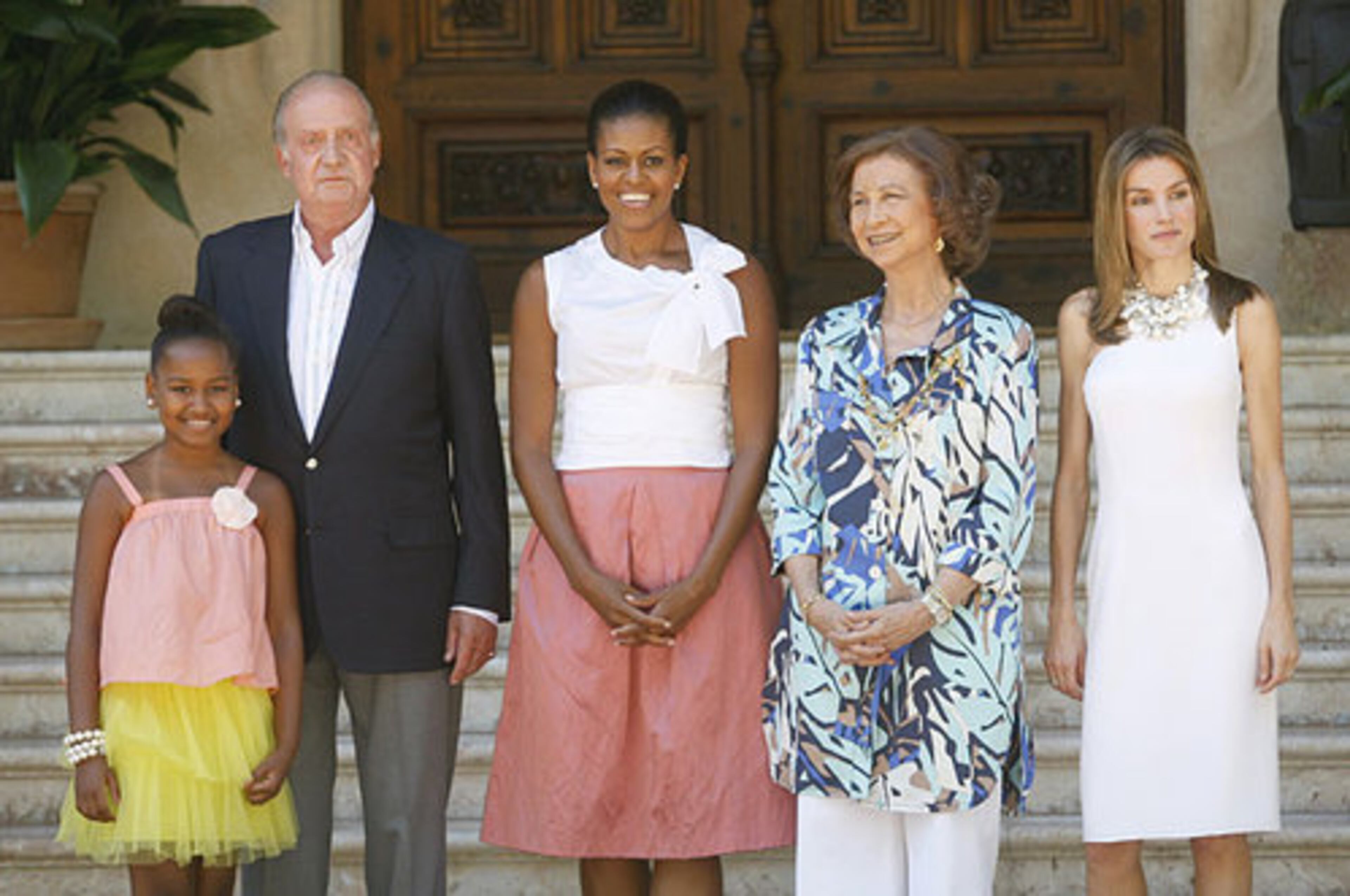 From left, Sasha Obama, Spain's King Juan Carlos, First Lady Michelle Obama, Spain's Queen Sofia and Princess Letizia pose before a lunch at the Marivent Palace, in Palma de Mallorca, Spain, Sunday, Aug. 8, 2010. First Lady Michelle Obama and daughter Sasha had lunch with Spain's king and queen on Sunday at the royal family's holiday retreat on the resort island of Mallorca in the Mediterranean.