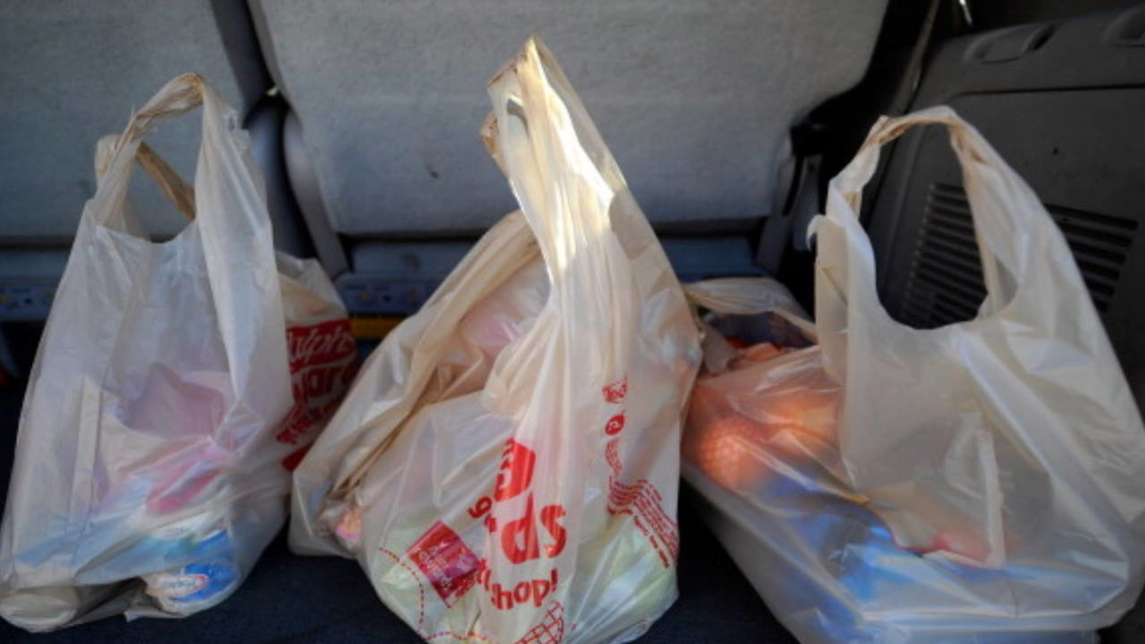 A senior airman stopped his vehicle and helped a woman load her groceries last week in Oklahoma City.