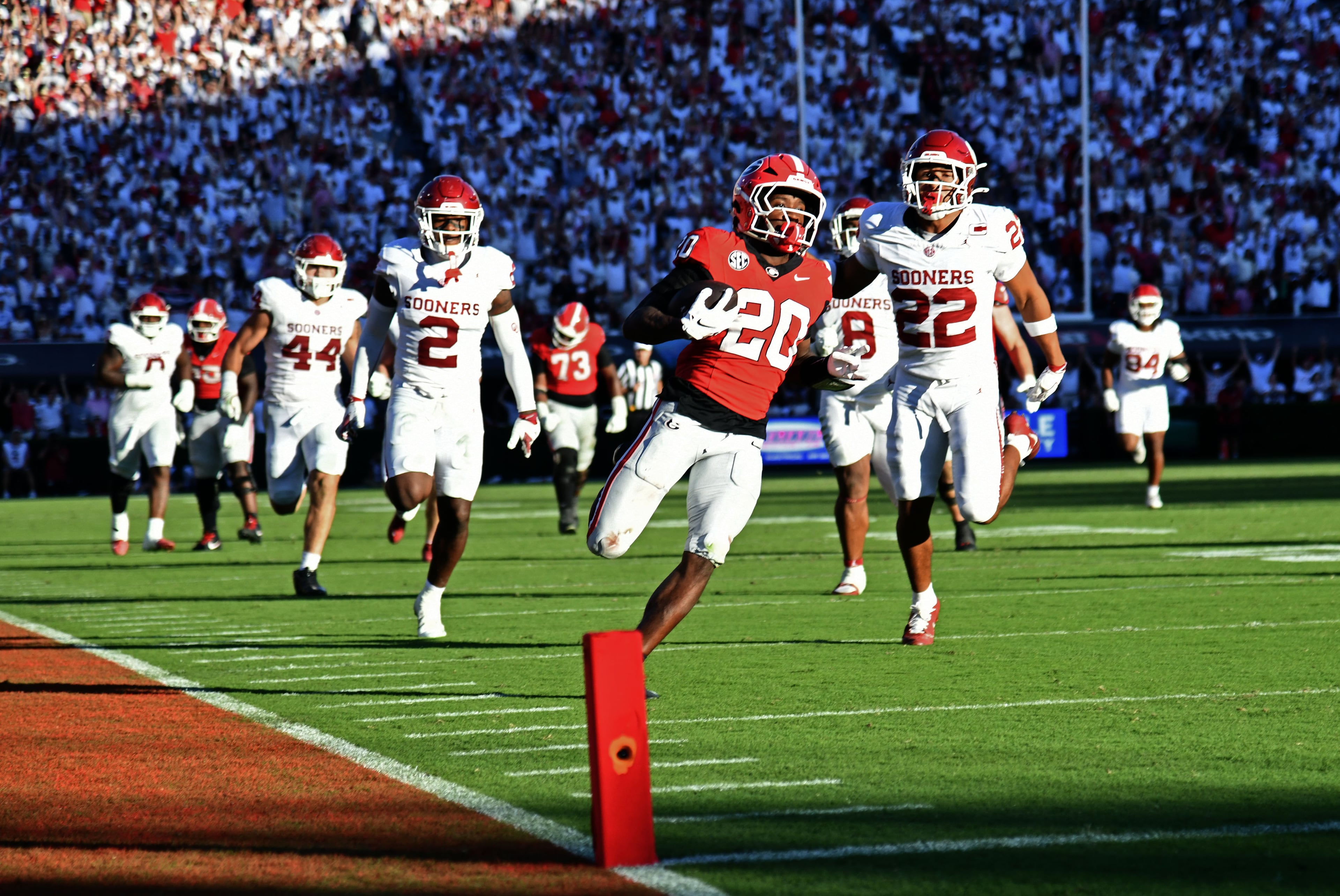 Georgia running back Dwight Phillips Jr. runs for a touchdown during the second half of an NCAA football game at Sanford Stadium on Saturday, Sept. 26, 2026, in Athens, Ga. Georgia defeated Oklahoma 41-13. (Hyosub Shin/AJC)