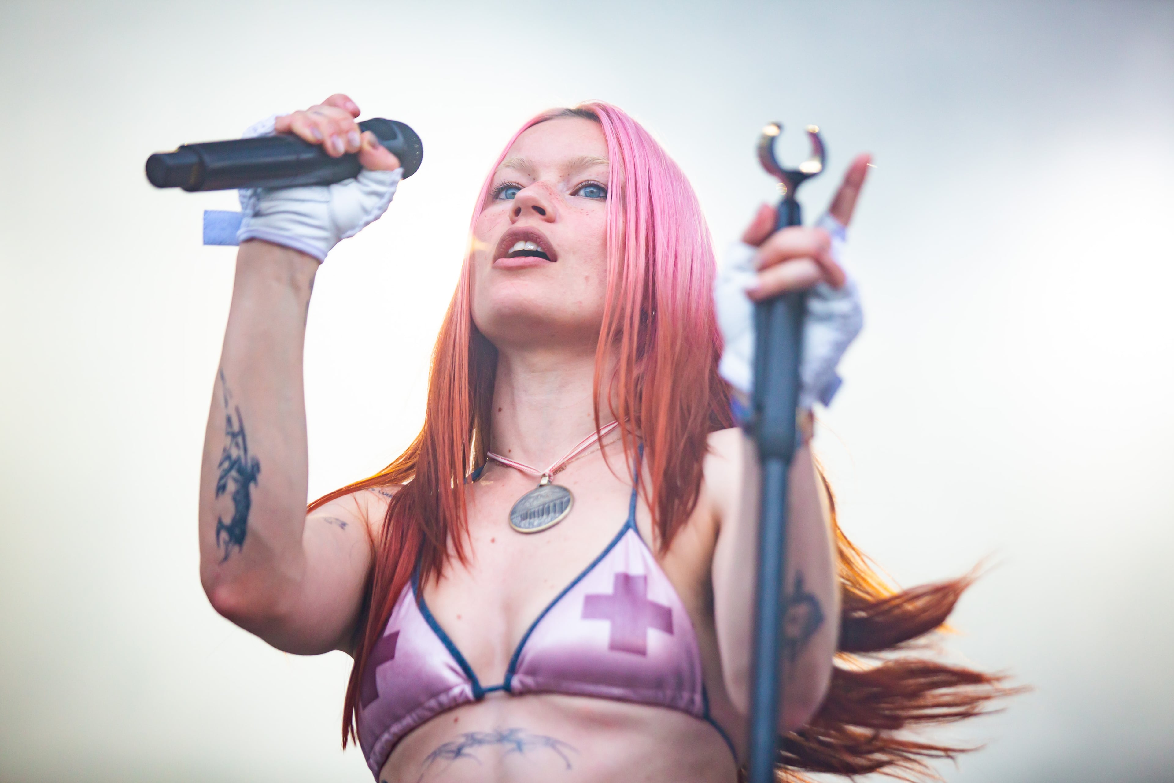 Atlanta, Ga. — British indie rockers Wet Leg drew a huge crowd on Sunday evening, Sept. 21, 2025, at Piedmont Park. Lead singer Rhian Teasdale showed why she’s become a standout star over the past year. (RYAN FLEISHER FOR THE ATLANTA JOURNAL-CONSTITUTION)