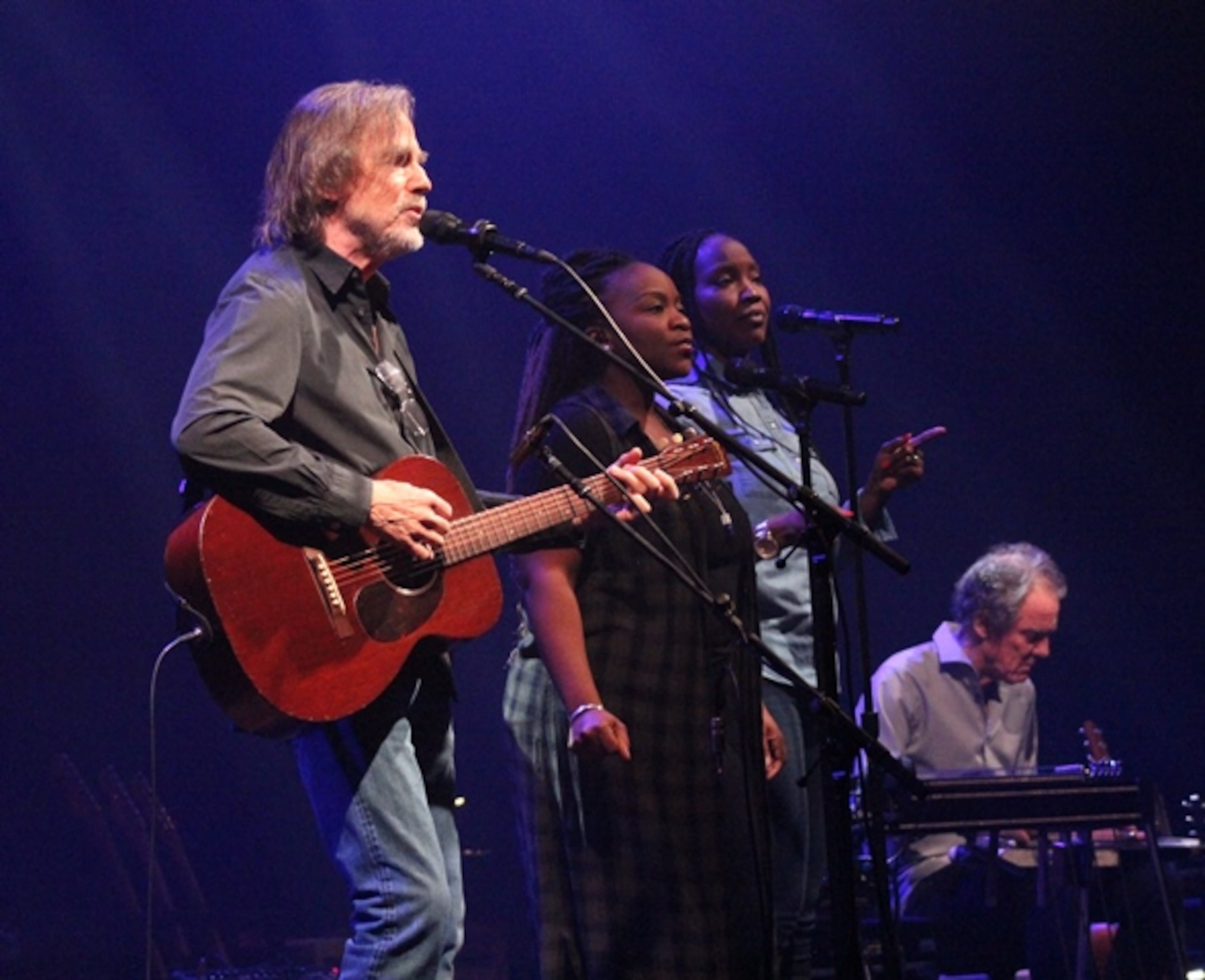 Jackson Browne was joined by vocalists Alethea Mills and Chavonne Stewart and the multi-instrumentalist Greg Leisz for a sold-out show at Cobb Energy Performing Arts Centre on April 1, 2019.
