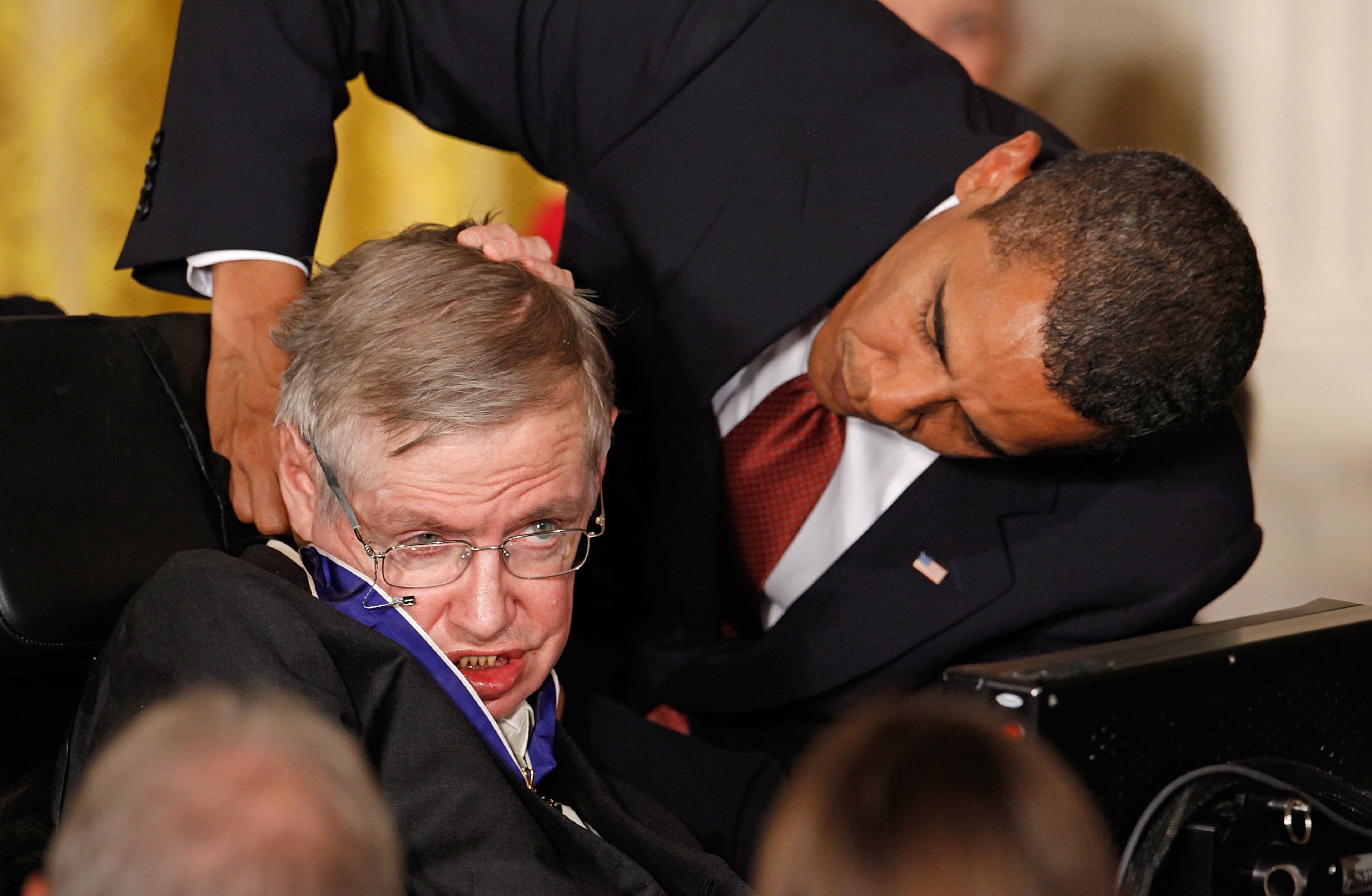 WASHINGTON - AUGUST 12: U.S. President Barack Obama (R) presents the Medal of Freedom to physicist Stephen Hawking during a ceremony in the East Room of the White House August 12, 2009 in Washington, DC. Obama presented the medal, the highest civilian honor in the United States, to 16 recipients during the ceremony. (Photo by Chip Somodevilla/Getty Images)