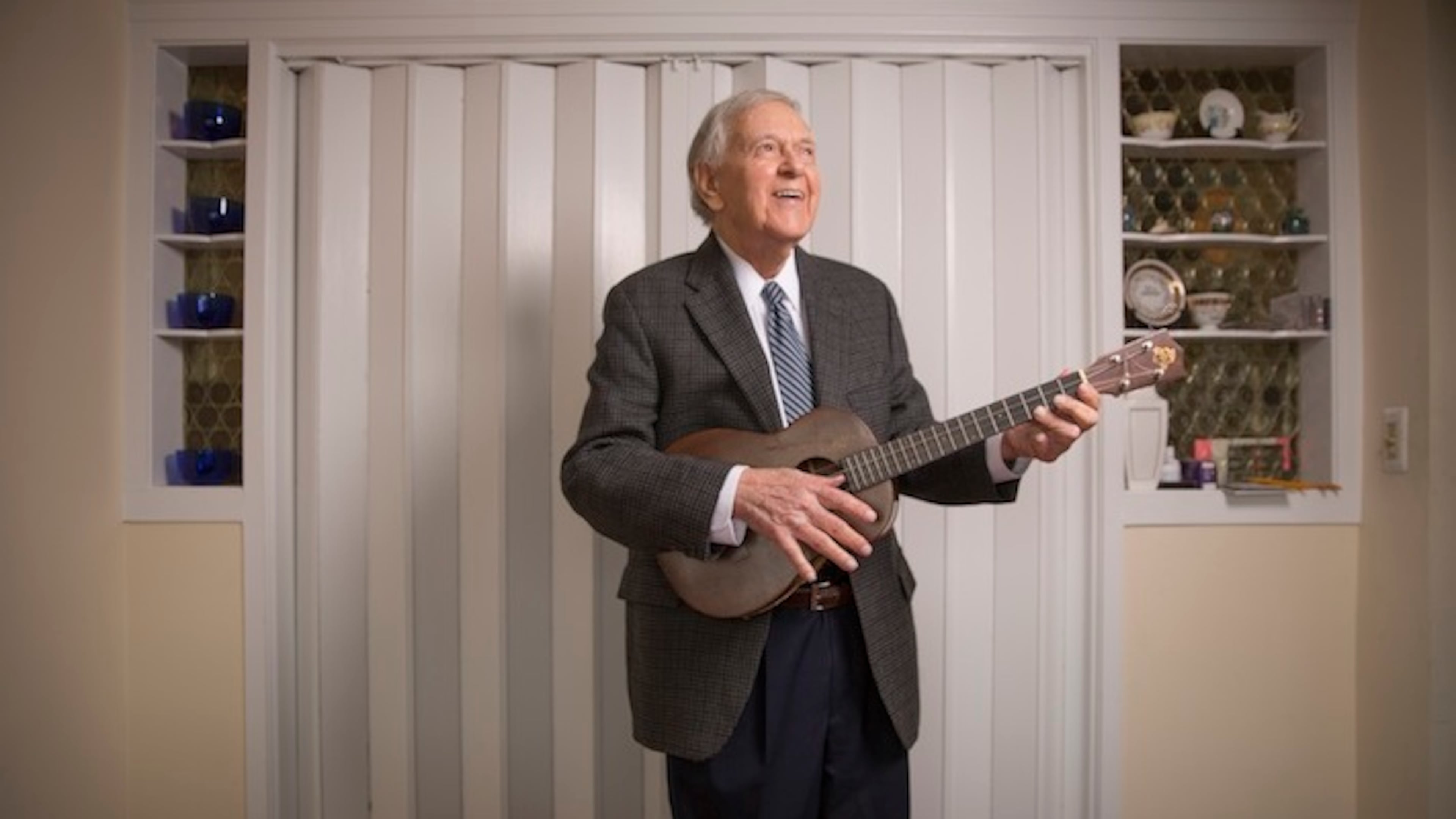 Bob Wolff plays his ukulele and sings "Take Me Out to the Ballgame" at his home in South Nyack, N.Y., Nov. 30, 2015. Wolff, who grew up in what the Baseball Hall of Fame calls the broadcasting dawn, called Washington Senators games from 1947 to 1960, plus their 1961 season, when they moved to Minnesota. (Fred R. Conrad/The New York Times)