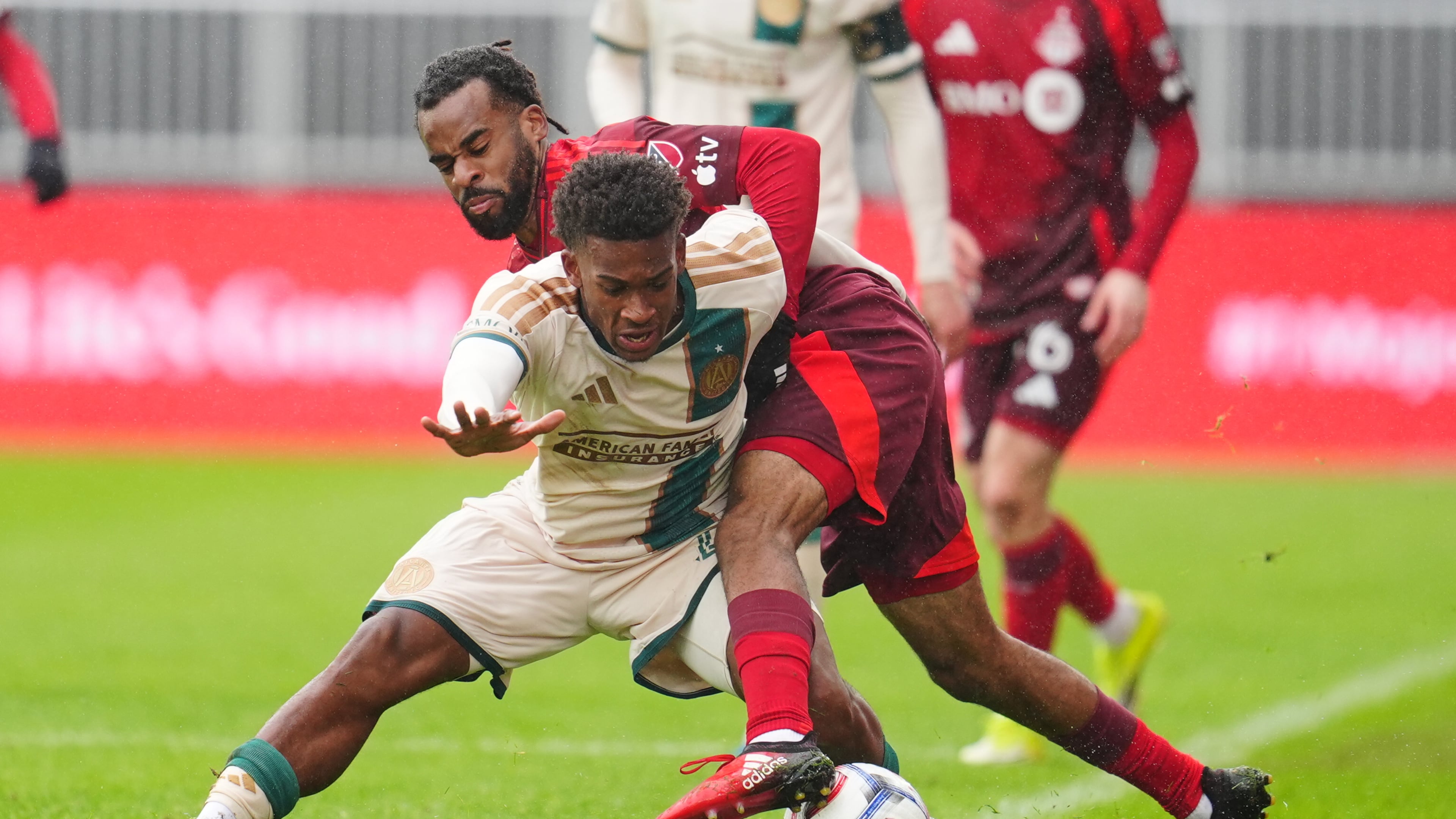 Toronto FC's Raheem Edwards, right, battles for the ball with Atlanta United's Matthew Edwards during the second half of an MLS soccer game in Toronto, Saturday, April 25, 2026. (Frank Gunn/The Canadian Press via AP)