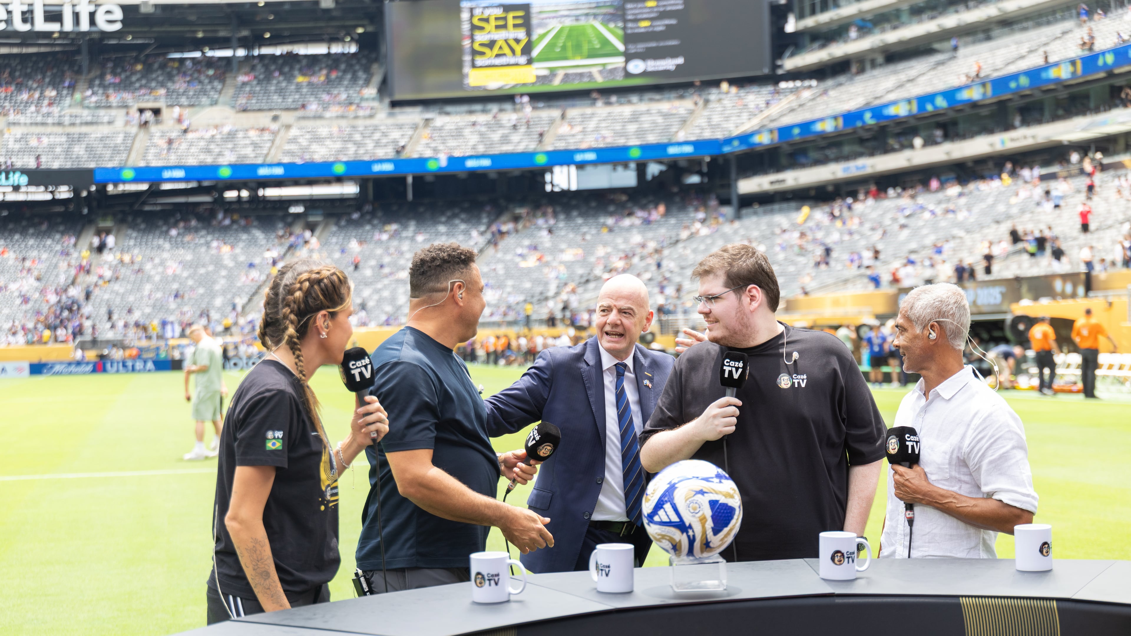In this image provided by LiveMode, from left, Barbara Coelho, Brazil soccer star Ronaldo, FIFA President, Gianni Infantino, Casimiro Miguel and star Luisinho, greet on the set of CazéTV at the Club World Cup soccer final July 13, 2025,, in East Rutherford, N.J. (Venessa Carvalho/LiveMode via AP