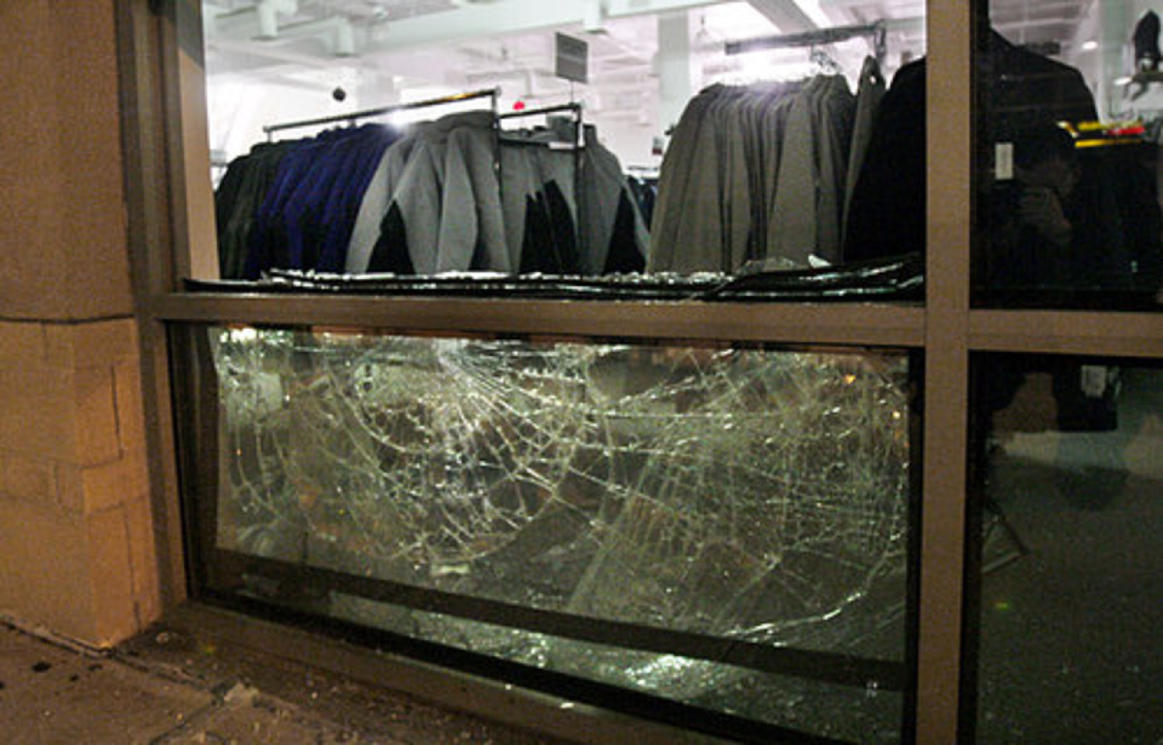 Smash-and-grab burglars hit the Filene's Basement store in Buckhead on Friday morning, stealing thousands of dollars in jeans, yet leaving much merchandise.
