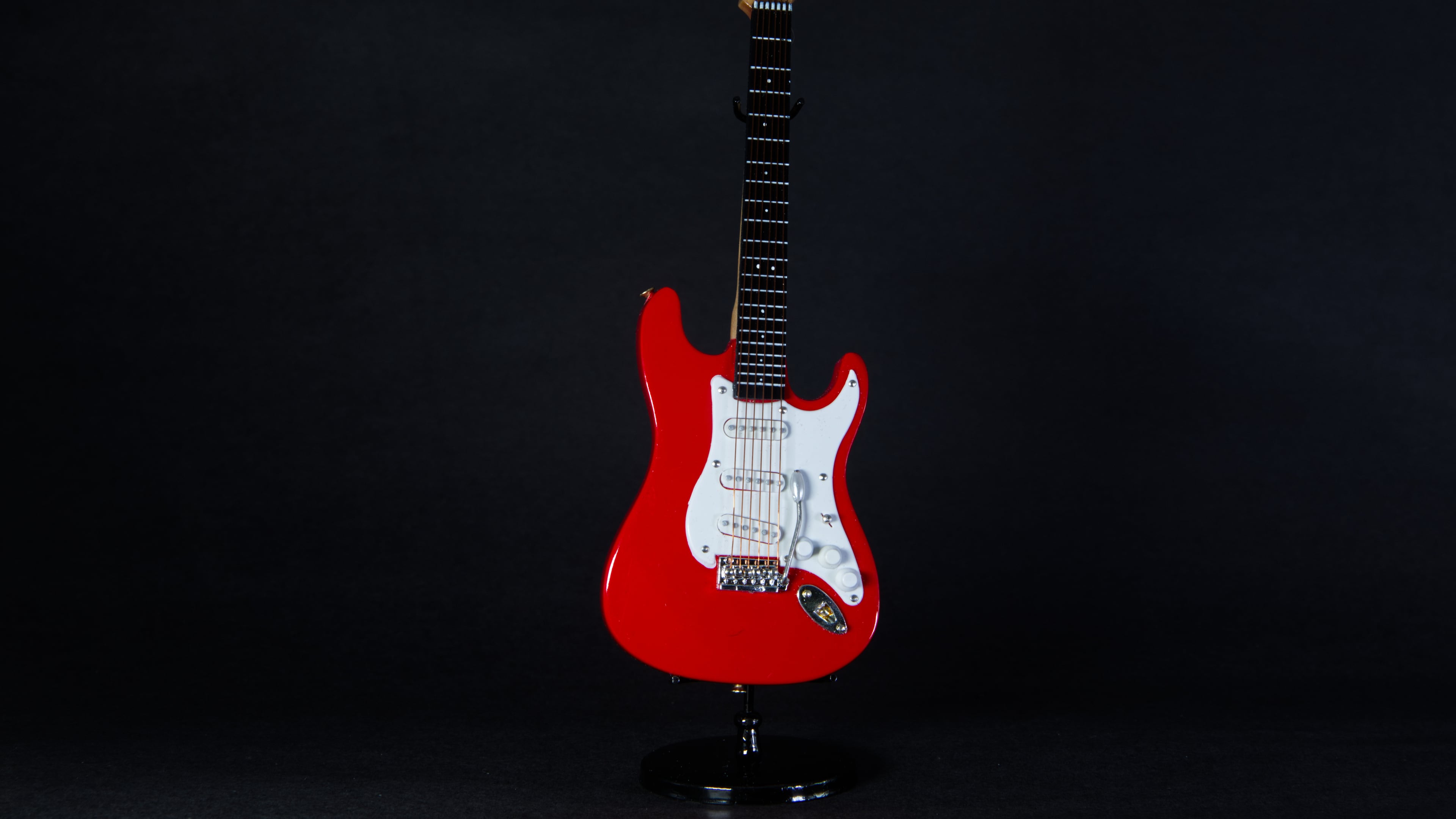 A miniature electric guitar in Phoenix, Saturday, June 2, 2026. (AP Photo/Dario Lopez-Mills)