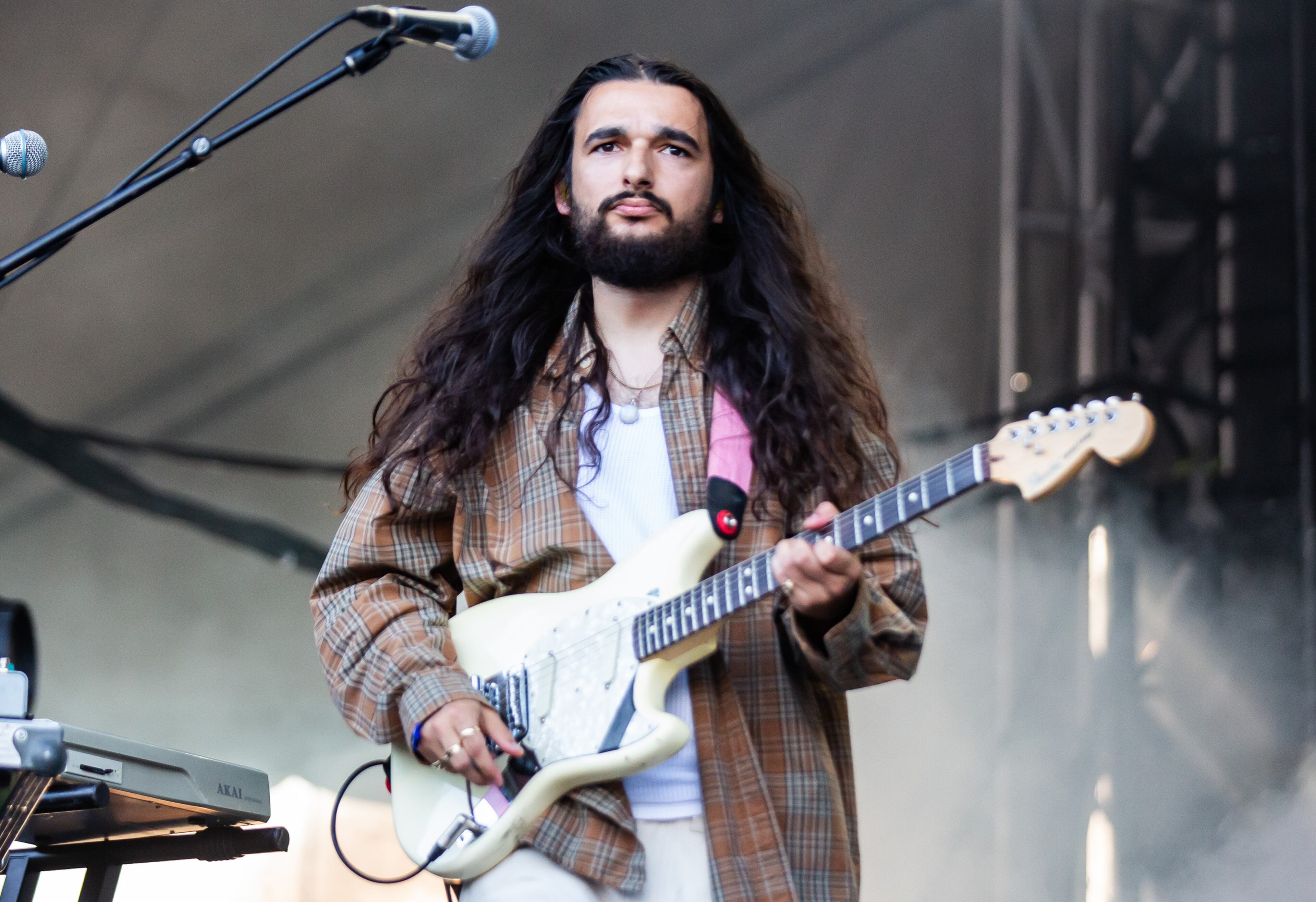 Atlanta, Ga. — British indie rockers Wet Leg drew a huge crowd on Sunday evening, Sept. 21, 2025, at Piedmont Park. Lead singer Rhian Teasdale showed why she’s become a standout star over the past year. (RYAN FLEISHER FOR THE ATLANTA JOURNAL-CONSTITUTION)