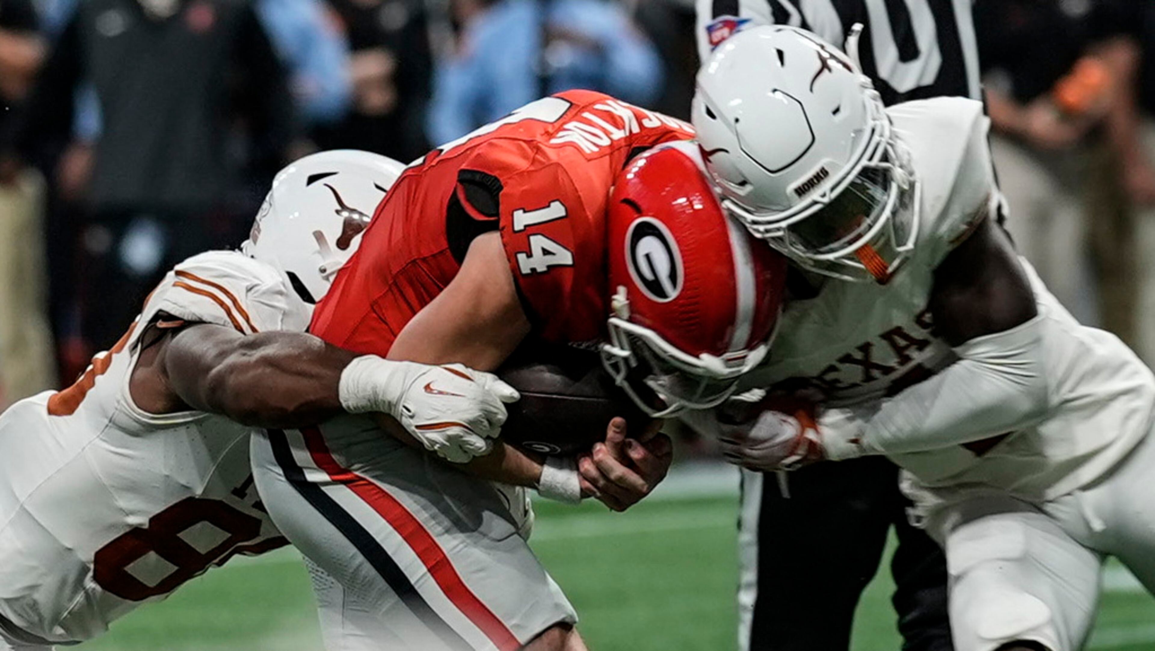 The Georgia Bulldogs will play the Texas Longhorns on Saturday in Athens. (Mike Stewart/AP)
