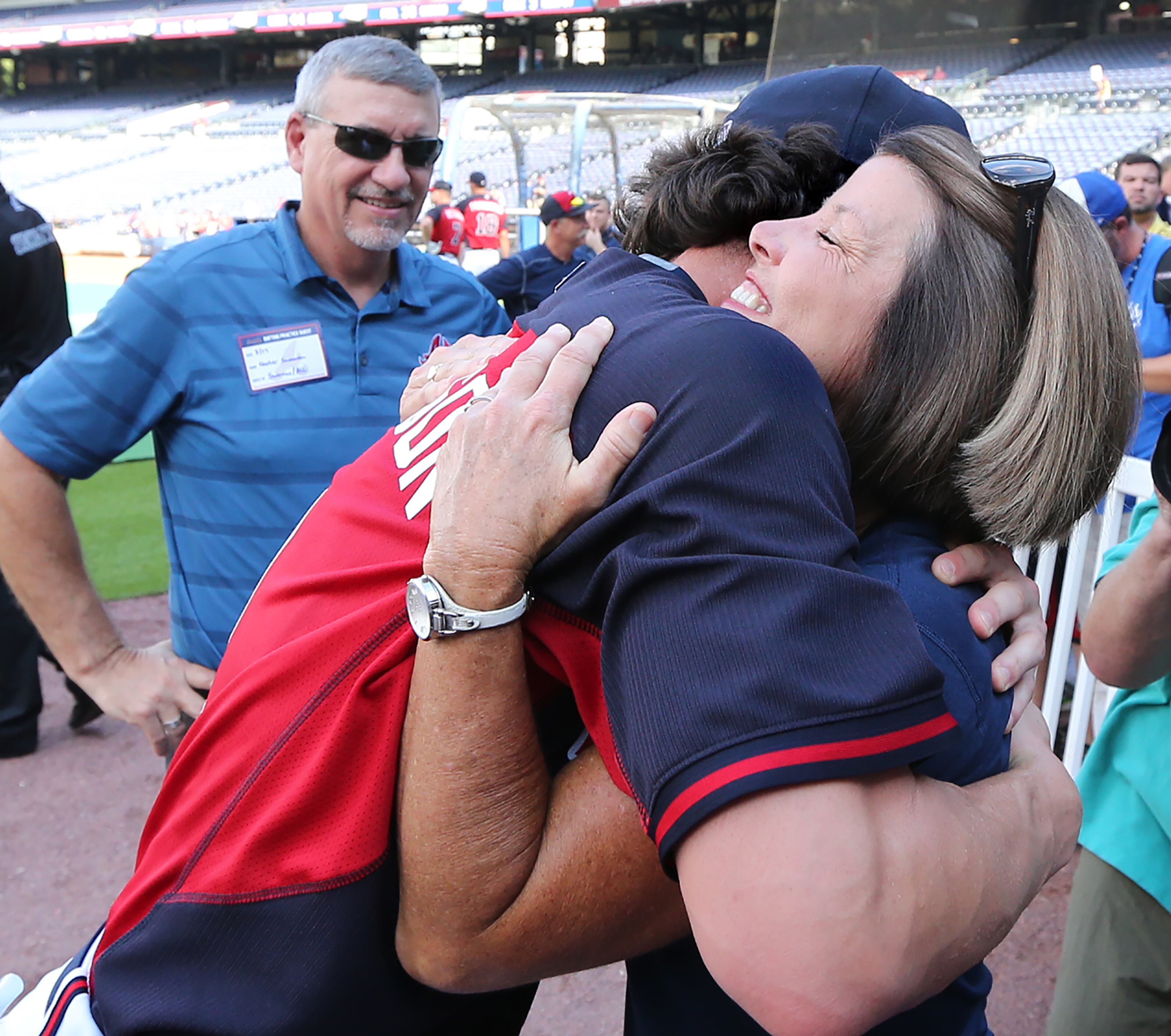 081716 ATLANTA: Braves top prospect Dansby Swanson gets a hug from his mother Nancy Swanson with his dad Cooter Swanson looking on while making his MLB debut at Turner Field during batting practice before playing the Twins in a baseball game on Wednesday, August 17, 2016, in Atlanta. Curtis Compton /ccompton@ajc.com