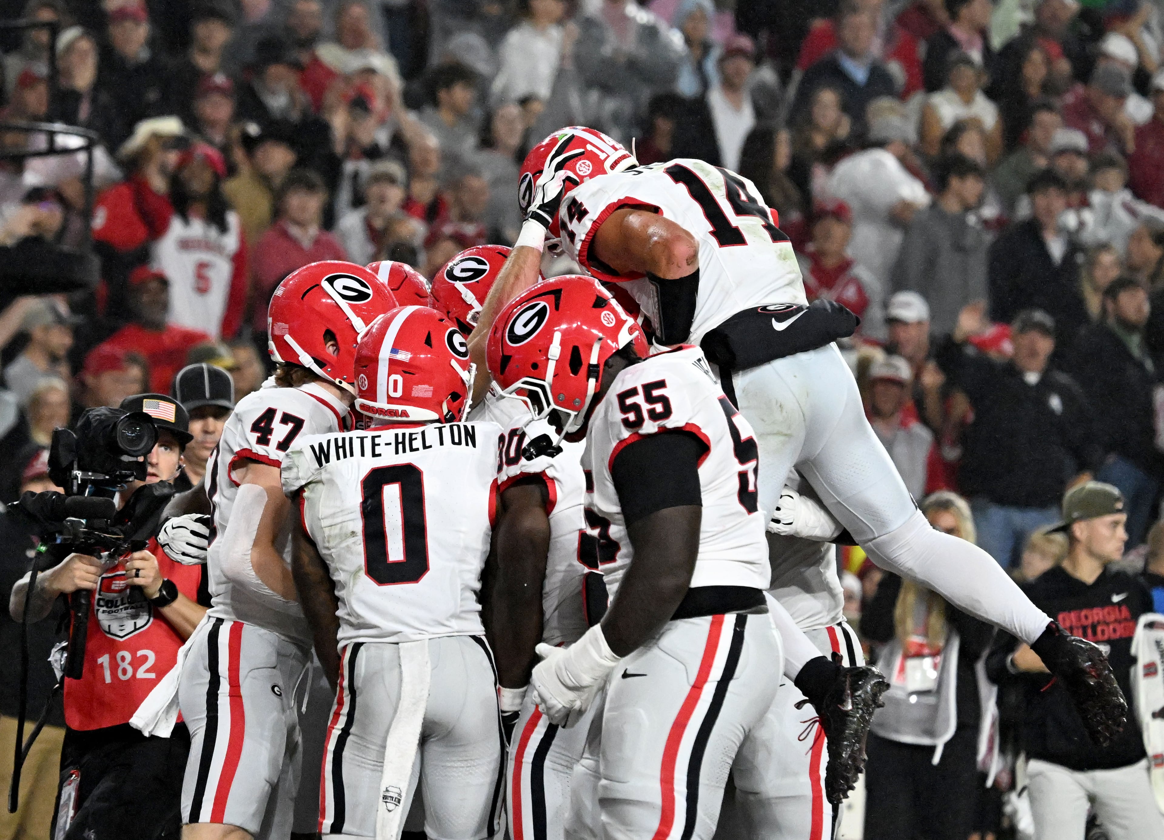Georgia wide receiver London Humphreys celebrates with teammates after scoring a touchdown during the first half in an NCAA football game at Bryant-Denny Stadium on Saturday, Oct. 10, 2026, in Tuscaloosa, Alabama. (Hyosub Shin/AJC)