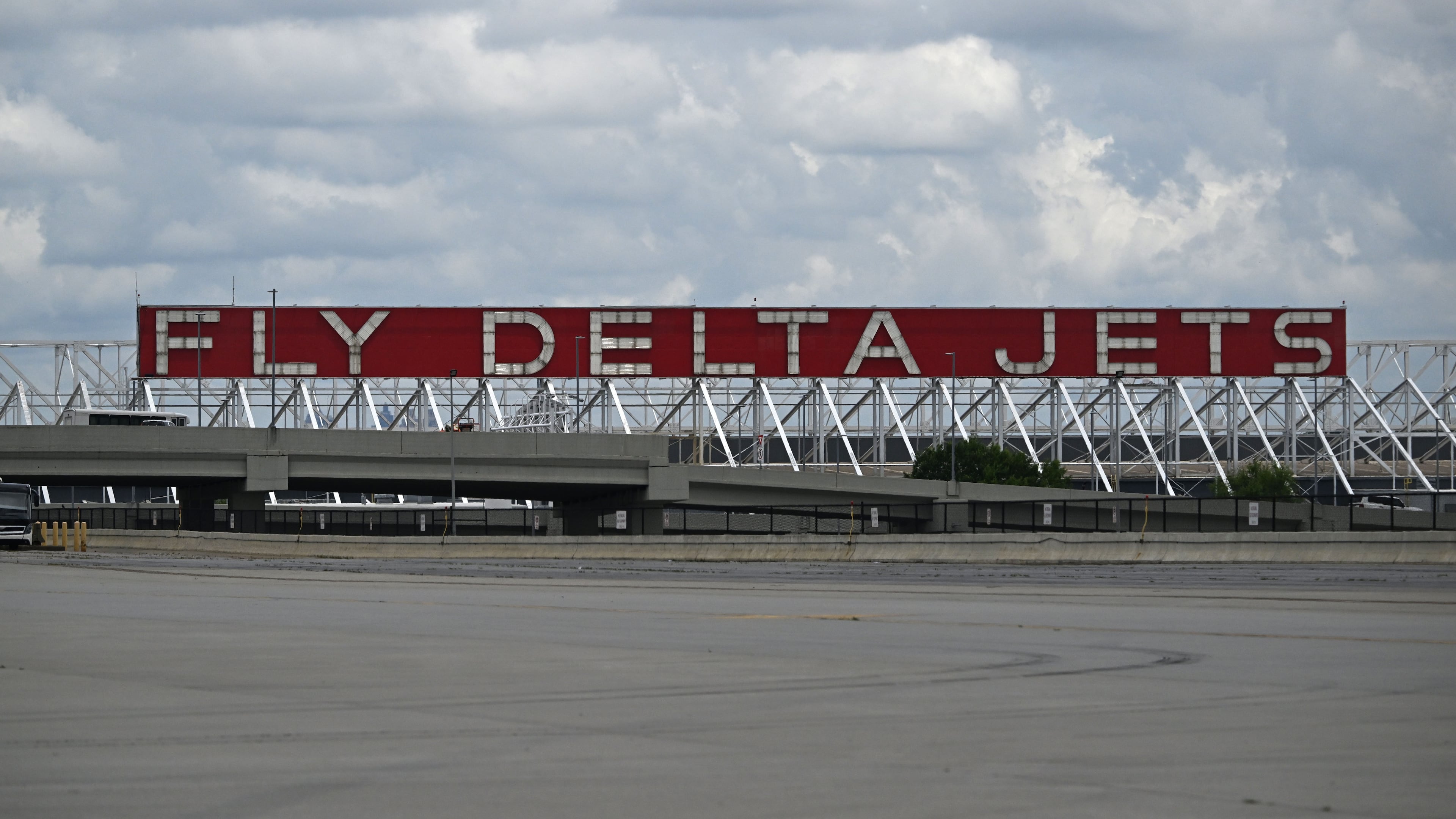 Before adding the Trump Account benefit, Delta already offered up to $1,000 for an emergency savings fund if employees completed a financial education program. (Hyosub Shin/AJC file)
