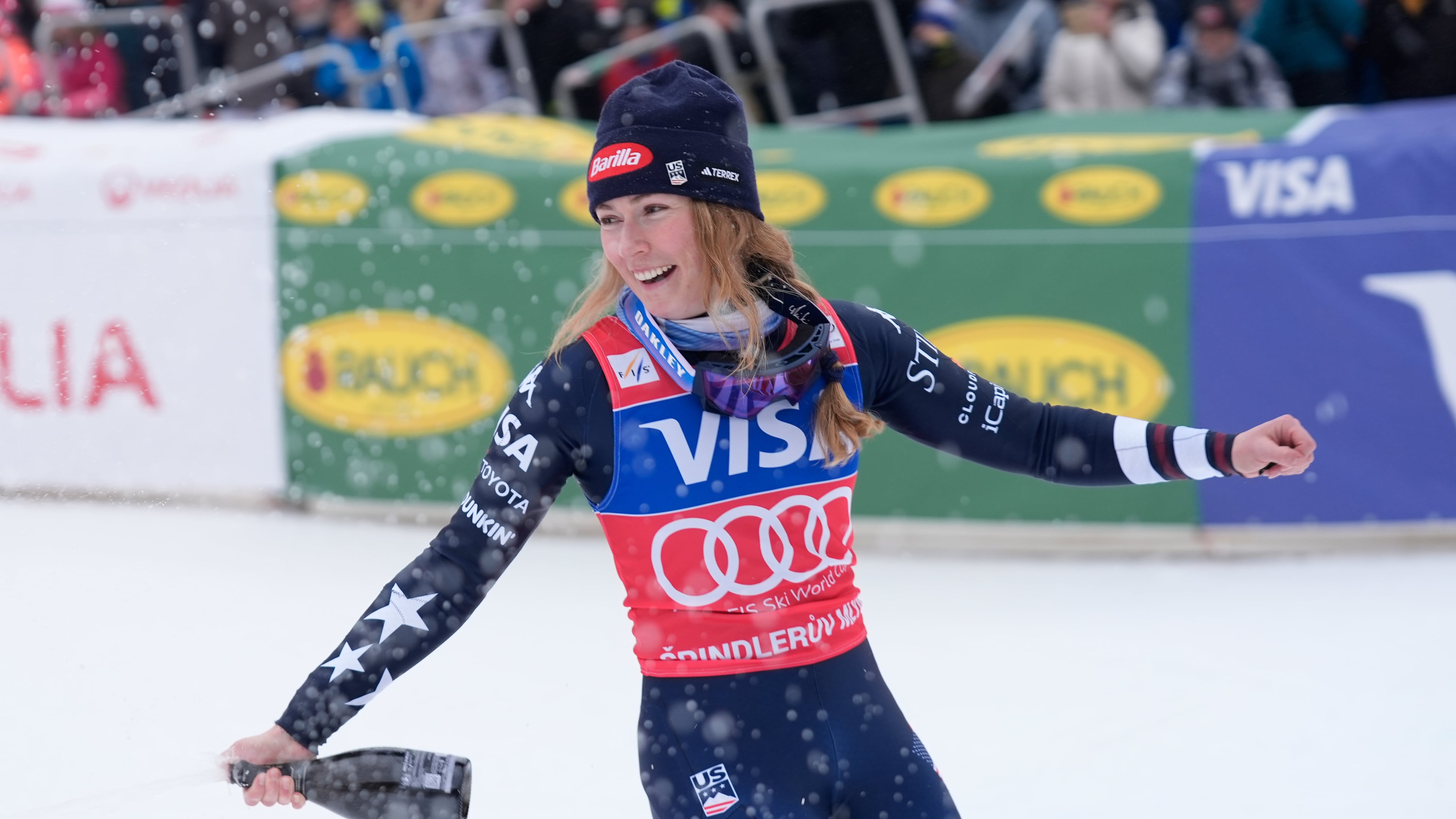 United States' Mikaela Shiffrin celebrates winning an alpine ski, women's World Cup slalom, in Spindleruv Mlyn, Czech Republic, Sunday, Jan. 25, 2026. (AP Photo/Giovanni Auletta)