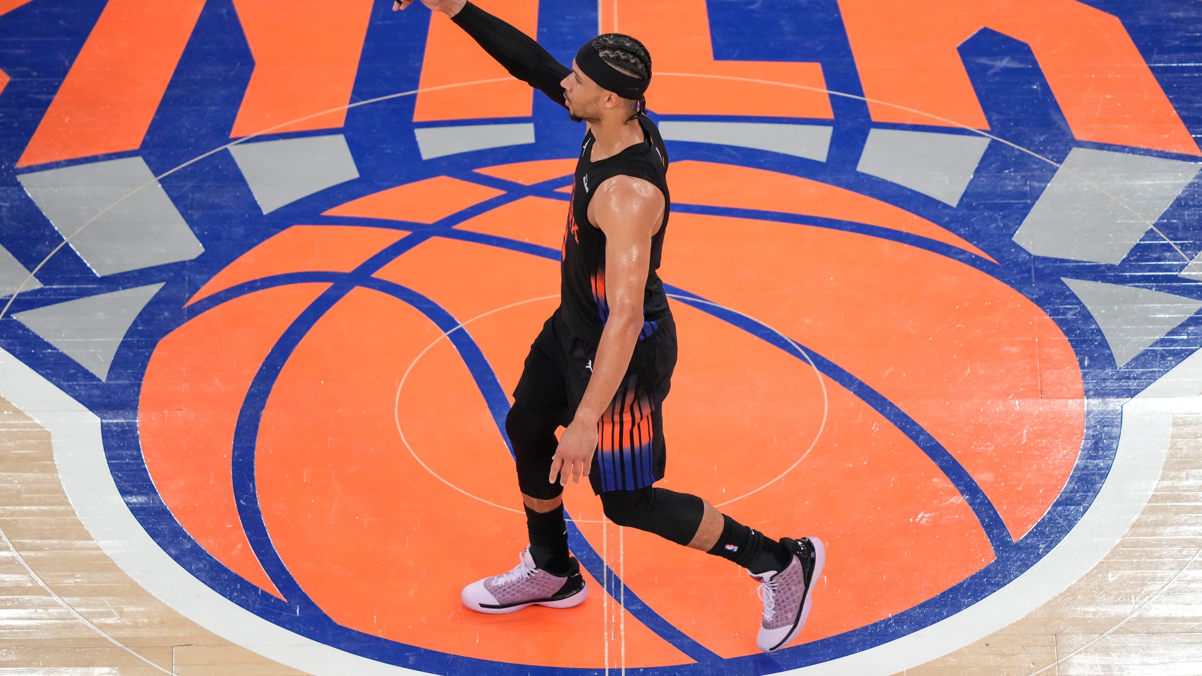New York Knicks guard Josh Hart (3) reacts after scoring a three-point goal during the second half of Game 2 in the Eastern Conference finals NBA basketball playoffs series against the Cleveland Cavaliers, Thursday, May 21, 2026, in New York. (AP Photo/Yuki Iwamura)