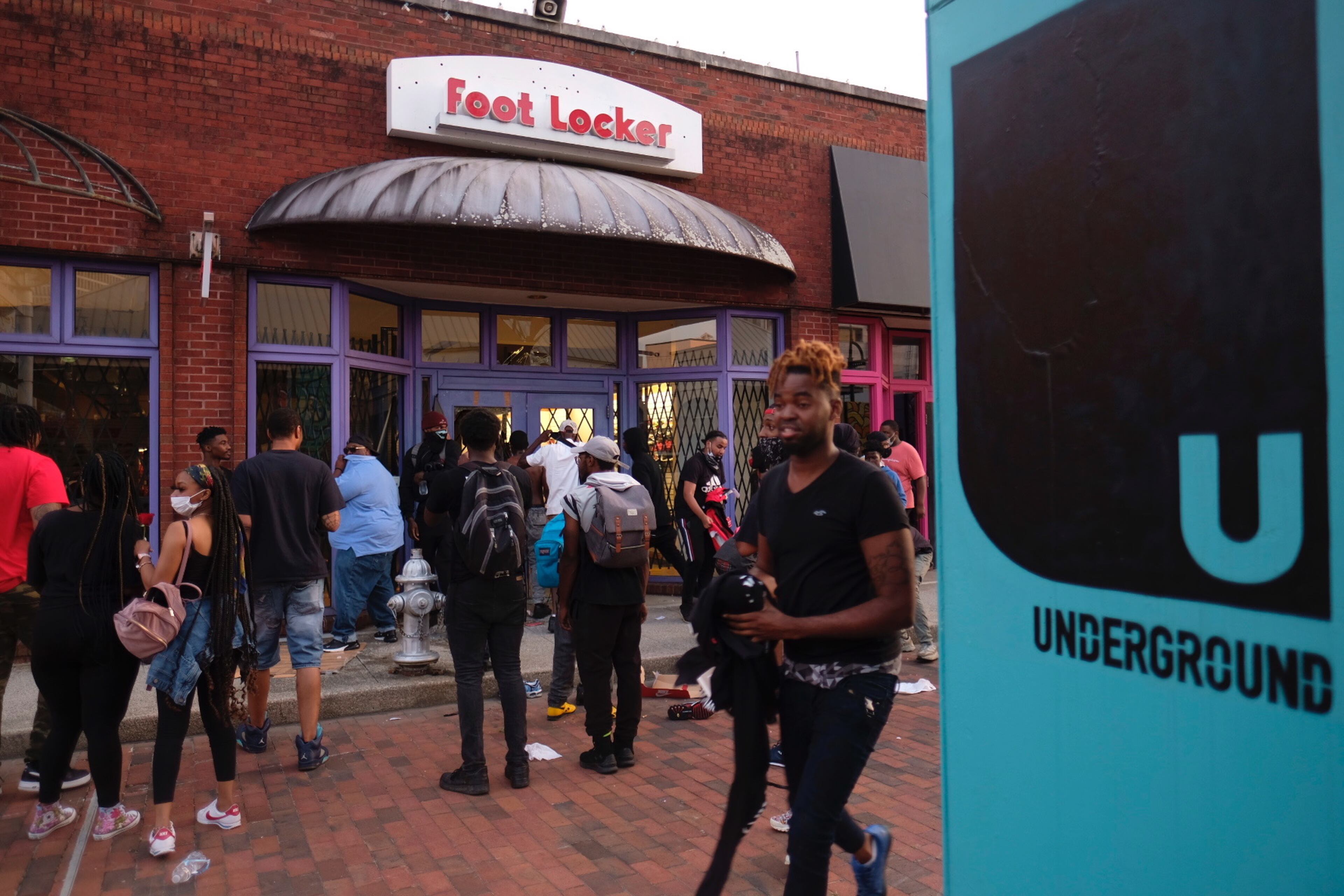 June 2, 2020 - Atlanta - Looters steal from a Foot Locker Store in downtown Atlanta as protests continued for a fourth day. Protests over the death of George Floyd in Minneapolis police custody continued around the United States, as his case renewed anger about others involving African Americans, police and race relations. Ben Gray for the Atlanta Journal Constitution