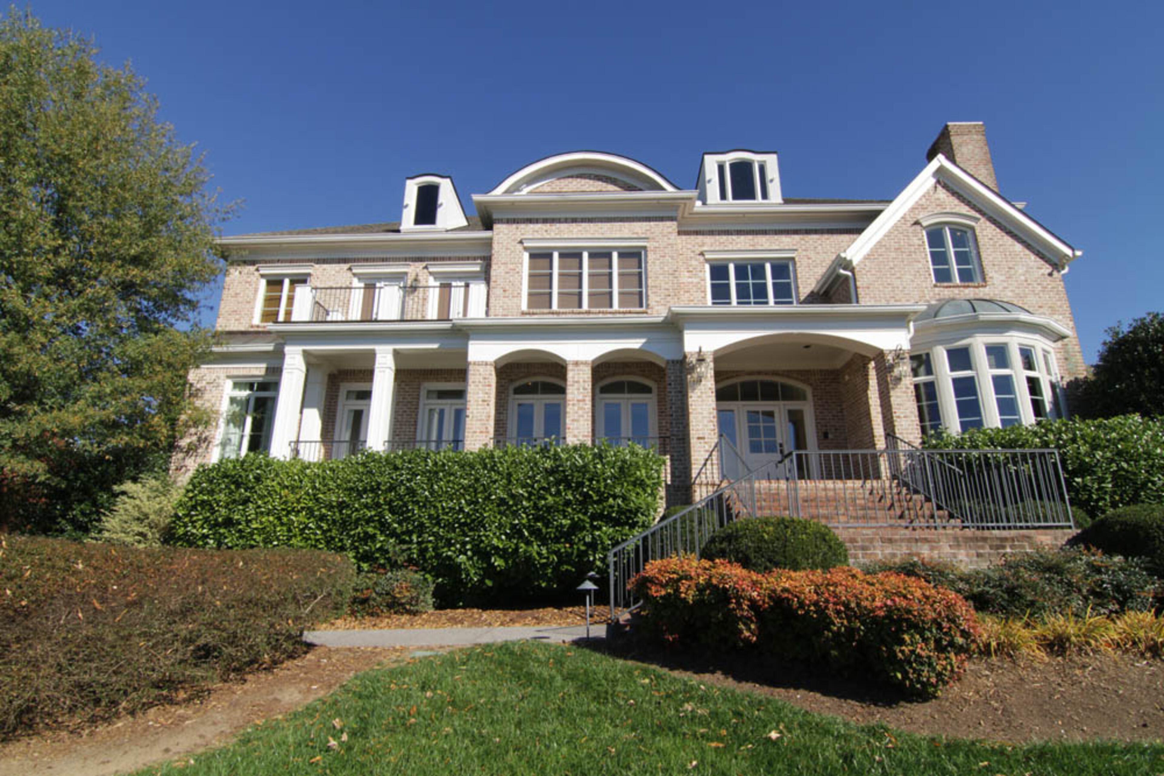 Former Atlanta Braves second baseman Dan Uggla sold his Franklin, Tenn., estate for $1.135 million. The 6,261-square-foot home includes five bedrooms, 4 1/2 bathrooms, a billiards/media room, two balconies, two covered porches, three wet bars and vaulted ceilings. Van Hohe staged the property.