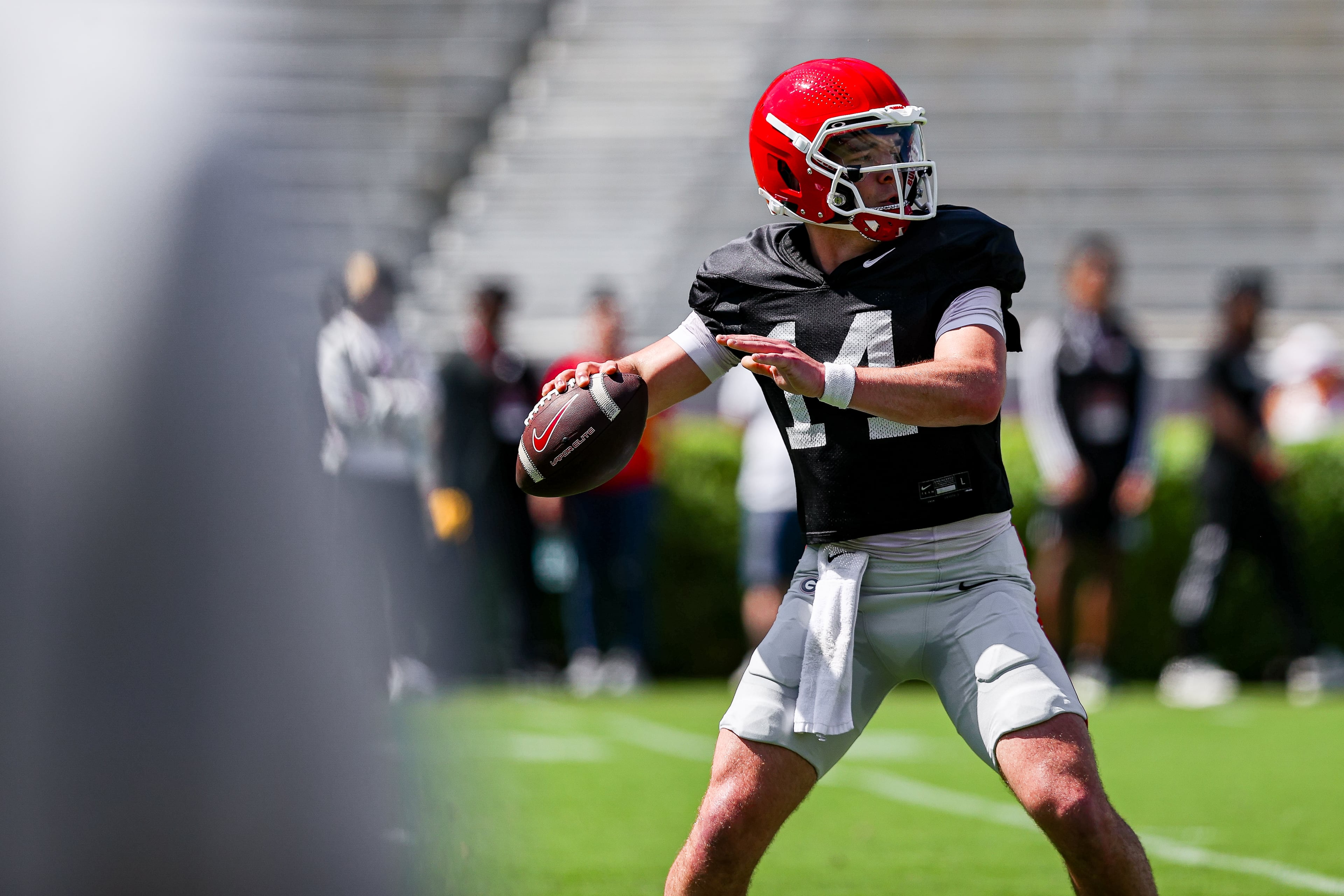 Georgia quarterback Gunner Stockton throws during a recent scrimmage.