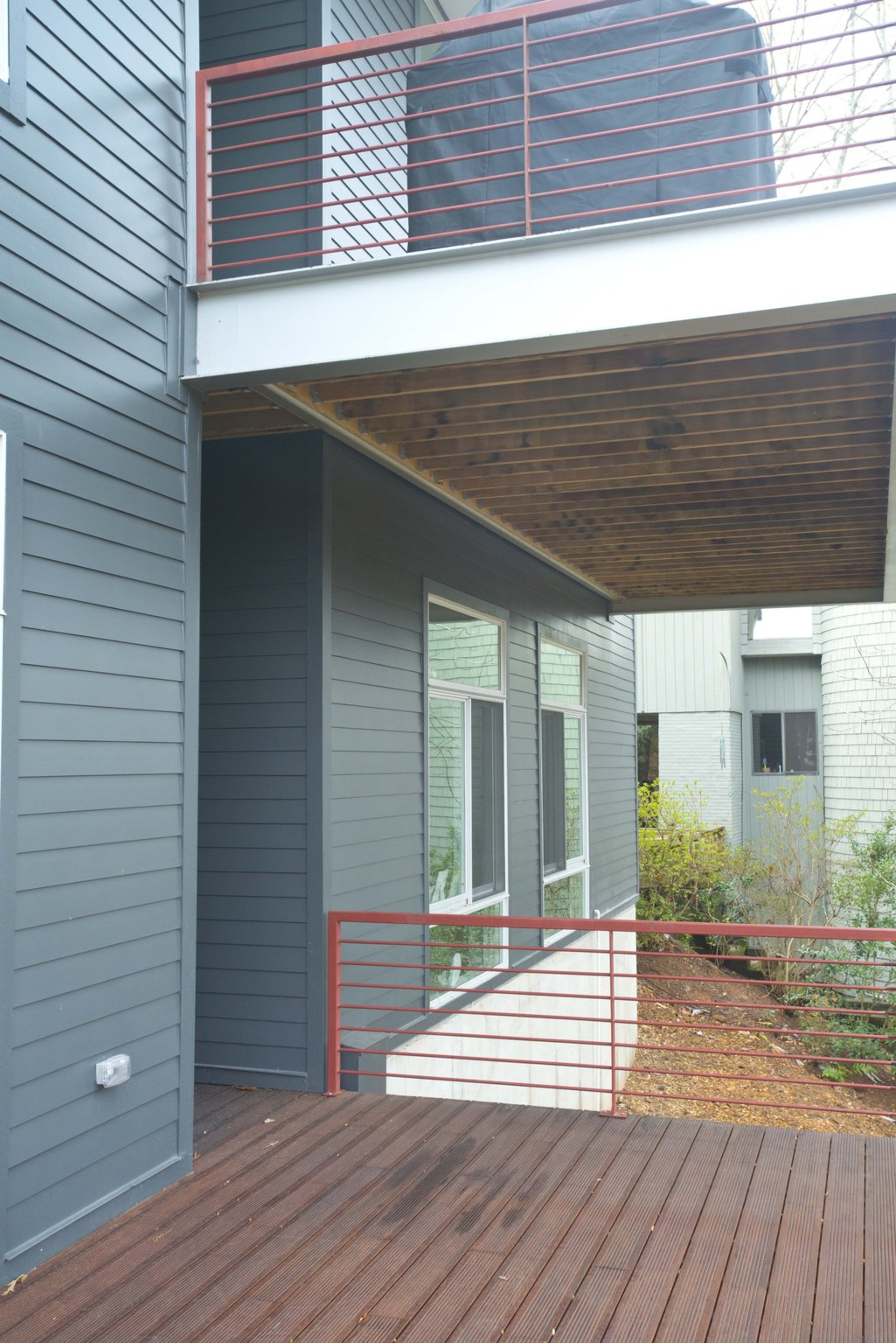 Los Angeles transplants George and Lisa Grant Vail brought their love of modern design to Georgia, where brick traditional and ranch-style homes dominate the architecture. In Roswell, the couple, who had renovated homes for 10 years, finally achieved their dream of building a home with modern design and sustainable elements.