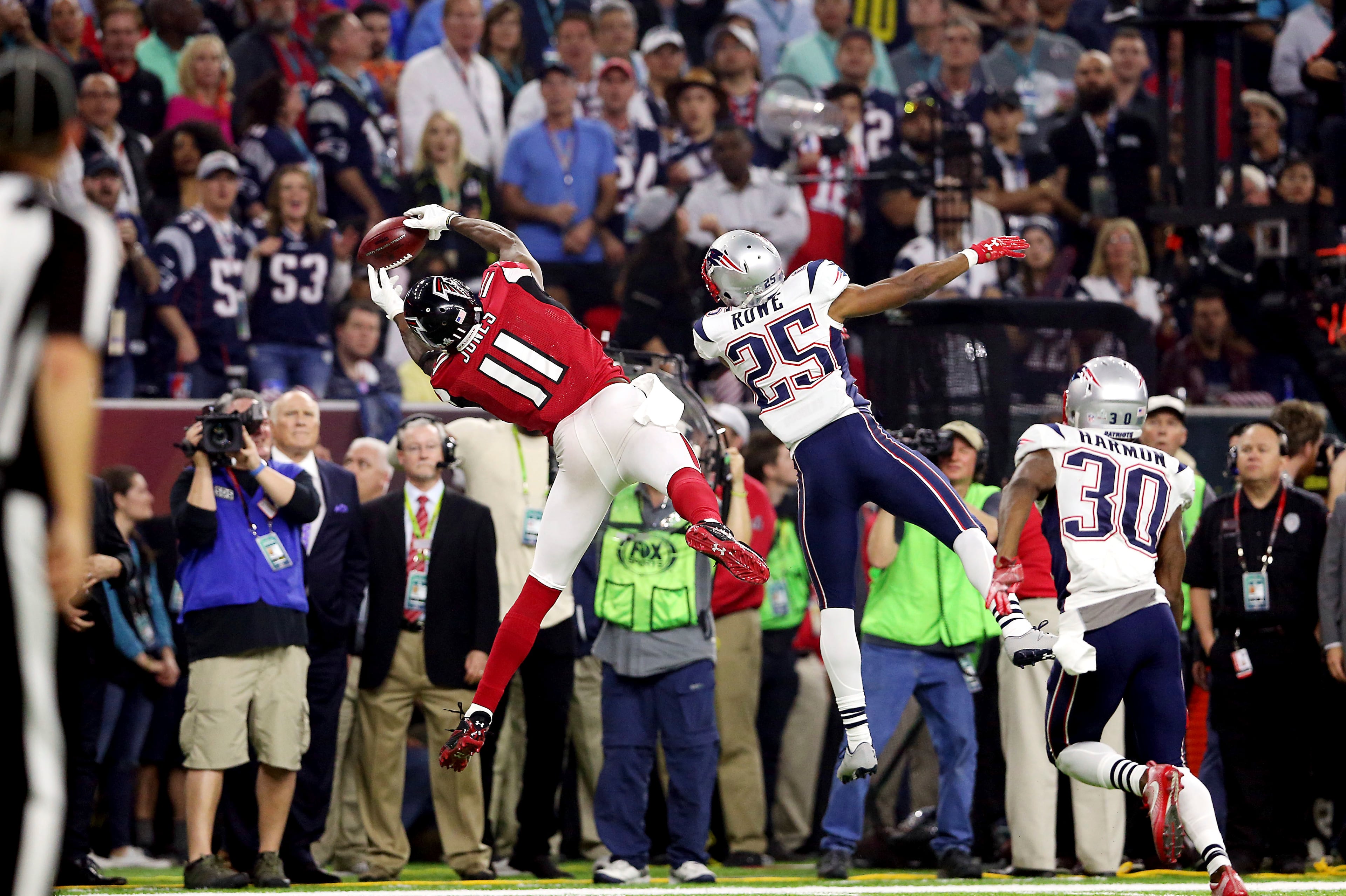 Atlanta Falcons wide receiver Julio Jones (11) makes a sideline catch over New England Patriots defensive back Eric Rowe (25) during Super Bowl 51, Sunday, Feb. 5, 2017 in Houston. (AP Photo/Doug Benc)