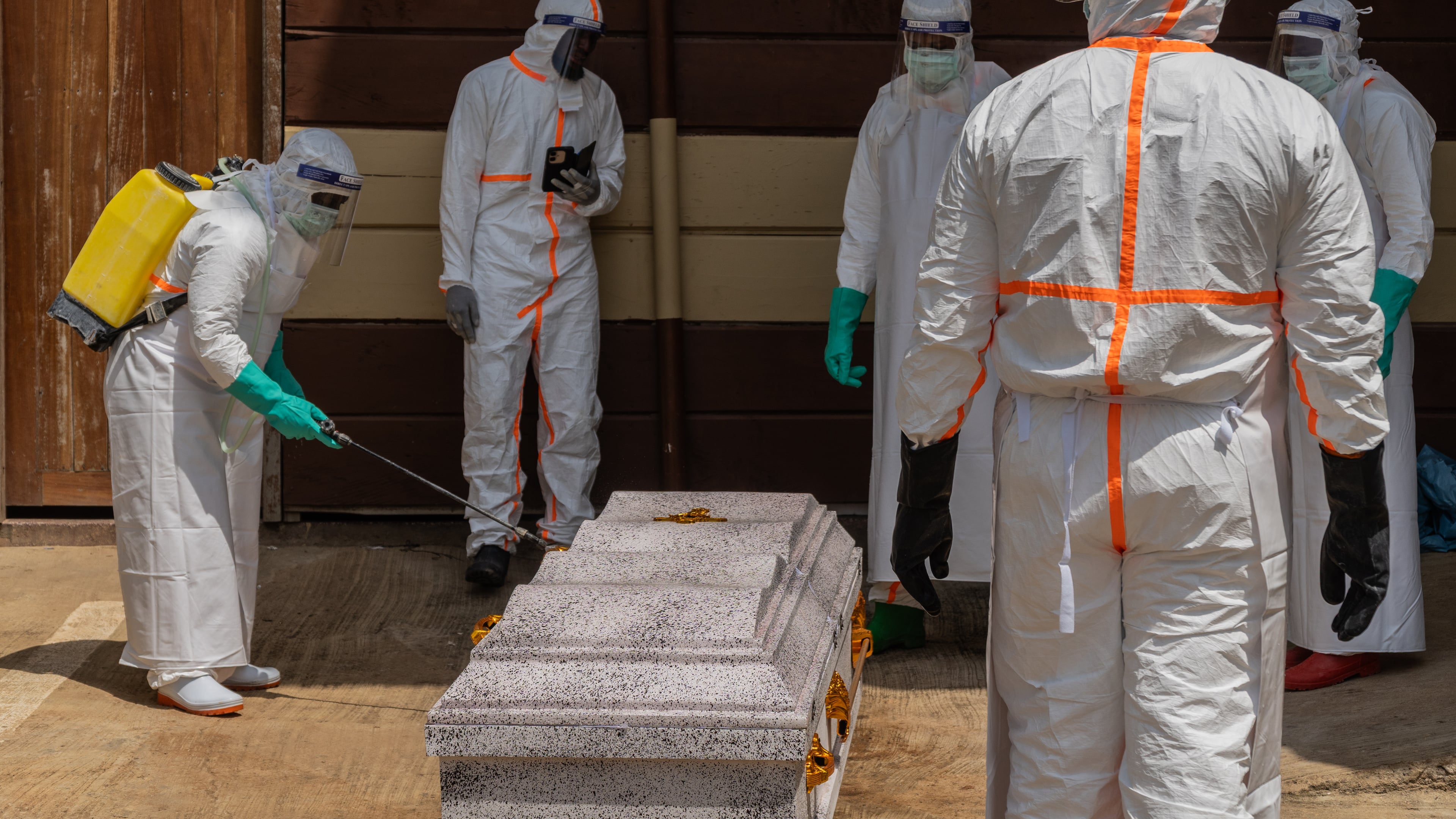 Health workers prepare the coffin of Angèle Muyumba Nsimire, a university student who died of Ebola at the Citadelle Clinic in Bunia, Congo, Friday, June 12, 2026. (AP Photo/Moses Sawasawa)