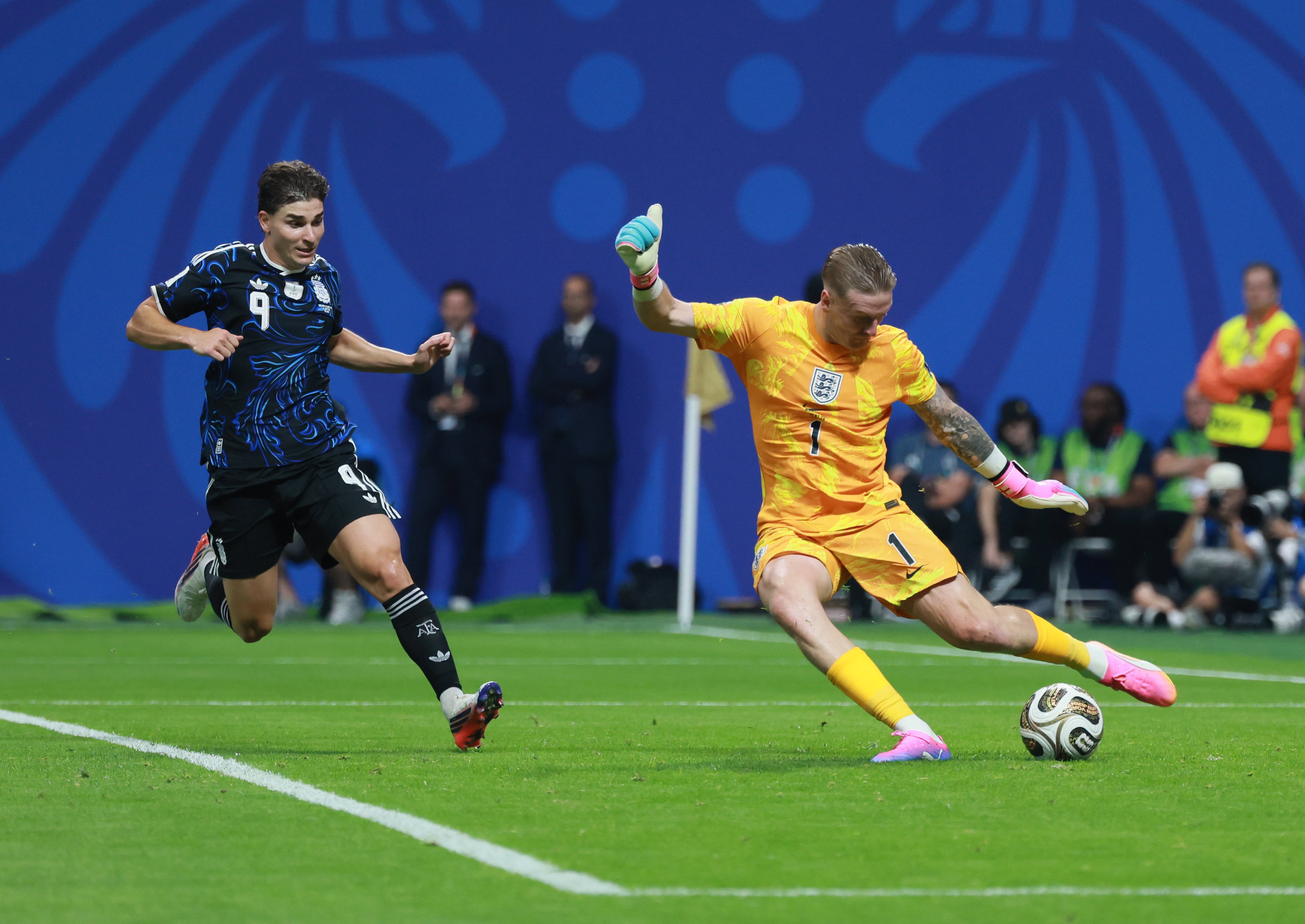 England goalkeeper Jordan Pickford kicks the ball away from a charging Argentina's Julian Alvarez during first half of Argentina vs. England FIFA World Cup Semifinal match at Atlanta Stadium (Mercedes-Benz Stadium) on Wednesday, July 15, 2026. (Jason Getz/AJC)