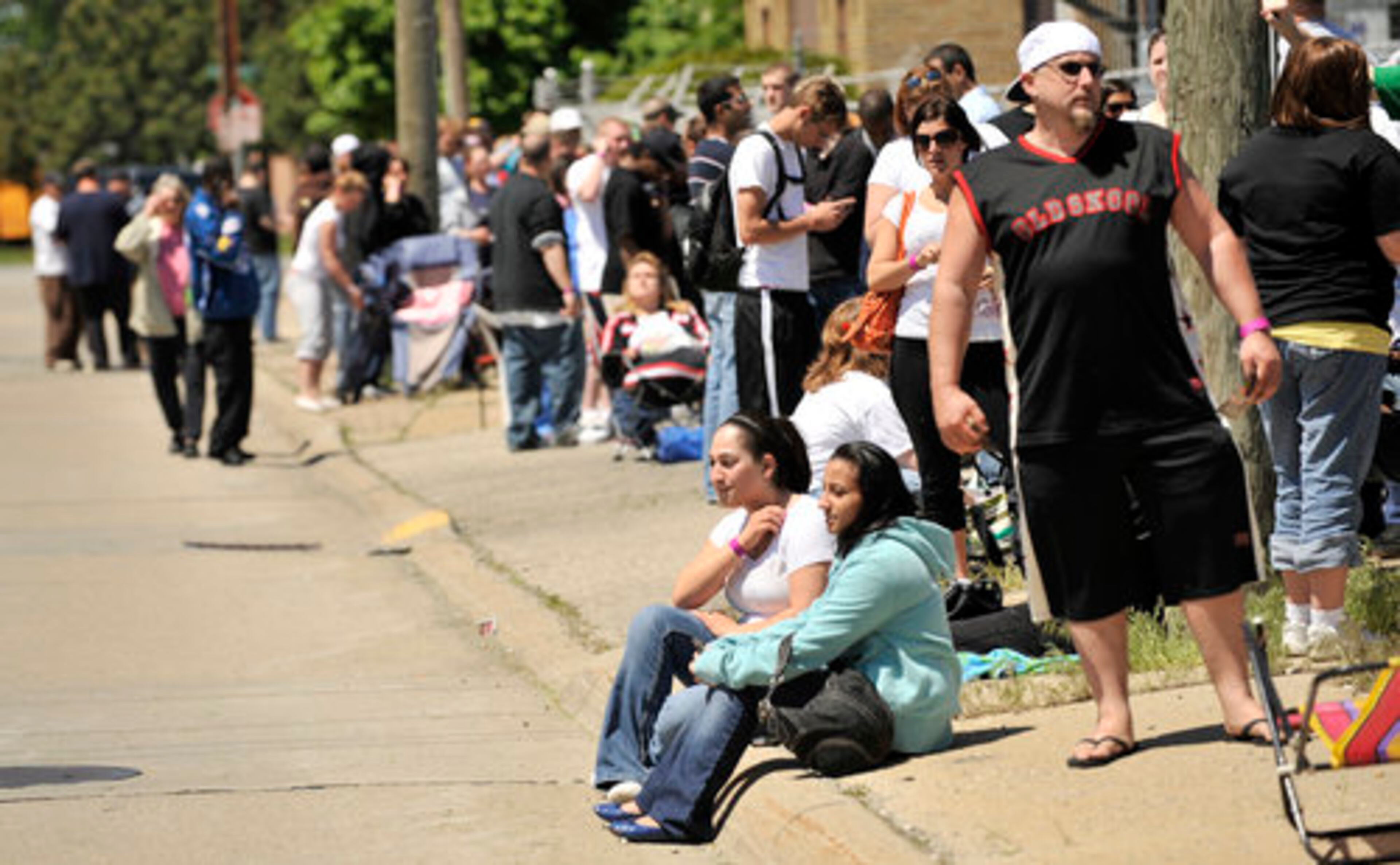 Samantha Dowda (on curb) and Becky Saleh, both of Sterling Heights, Mich., were among hundreds who waited in line for tickets. The 18-year-olds were Nos. 250 and 251 in line.