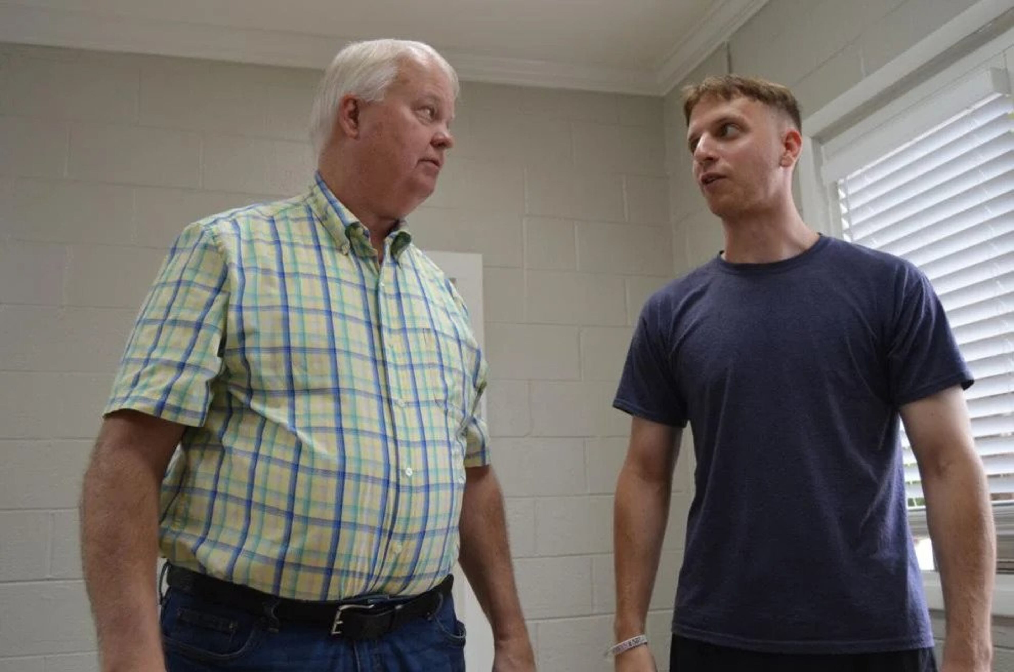 Anchorage board member Jeff Neal, left, speaks with Tommy Harter, who has been residing at the residential substance-abuse center for two months for after-care following an initial treatment program. (Photo Courtesy of Alan Mauldin)