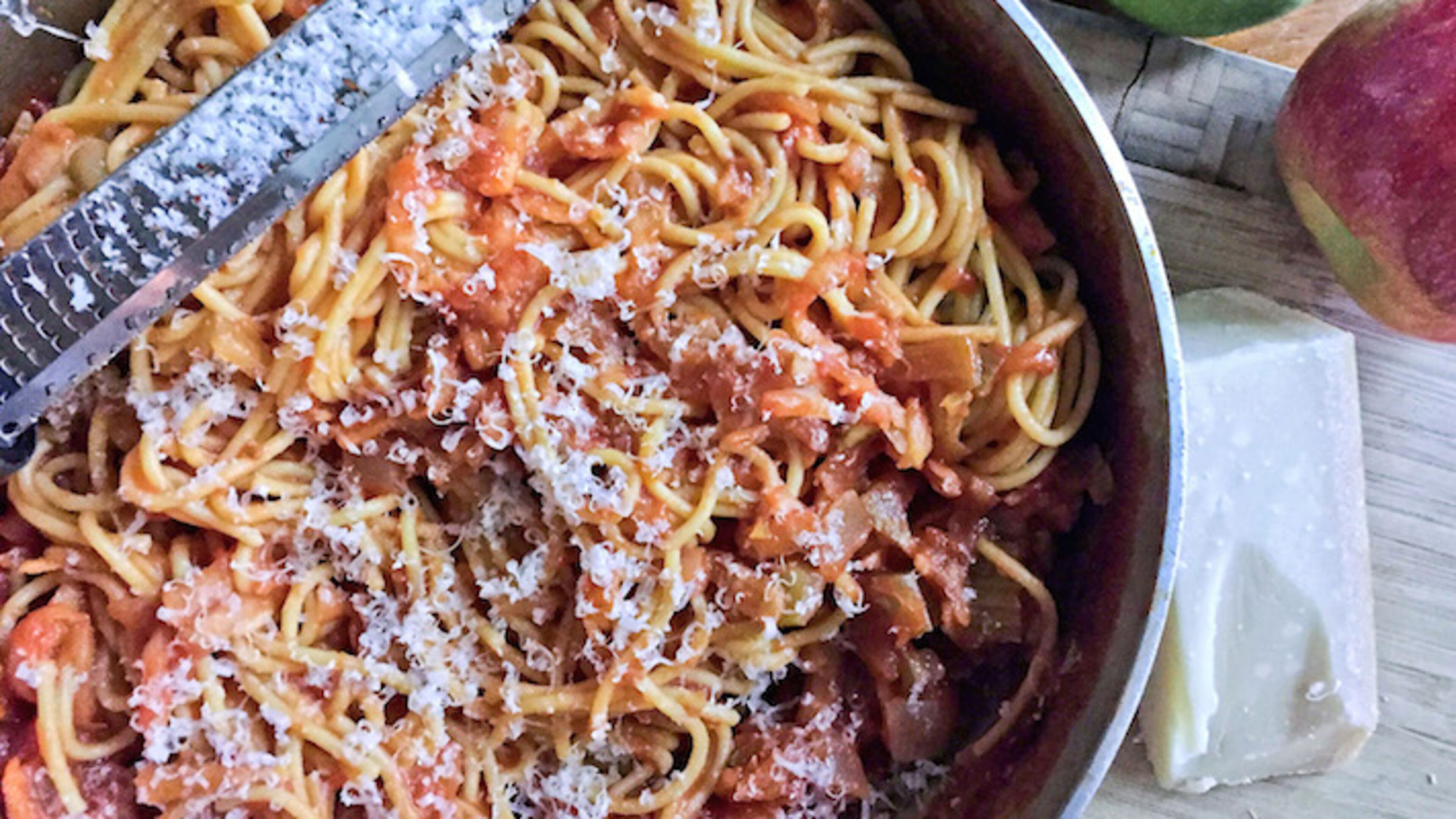 Spaghetti in Tomato-Apple Sauce. (Gretchen McKay/Pittsburgh Post-Gazette/TNS)