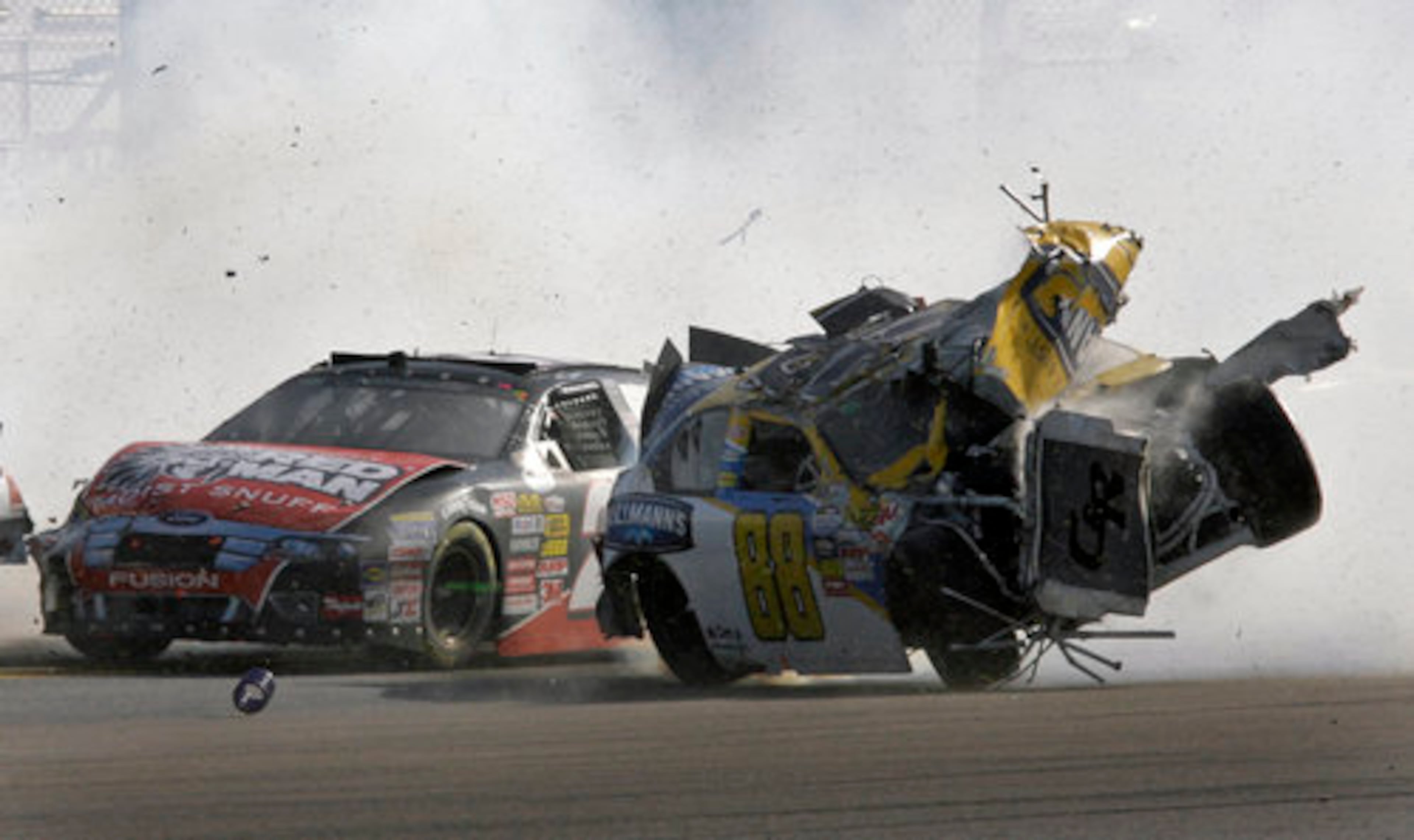 Dale Earnhardt Jr (88) and Greg Biffle (27) crash.