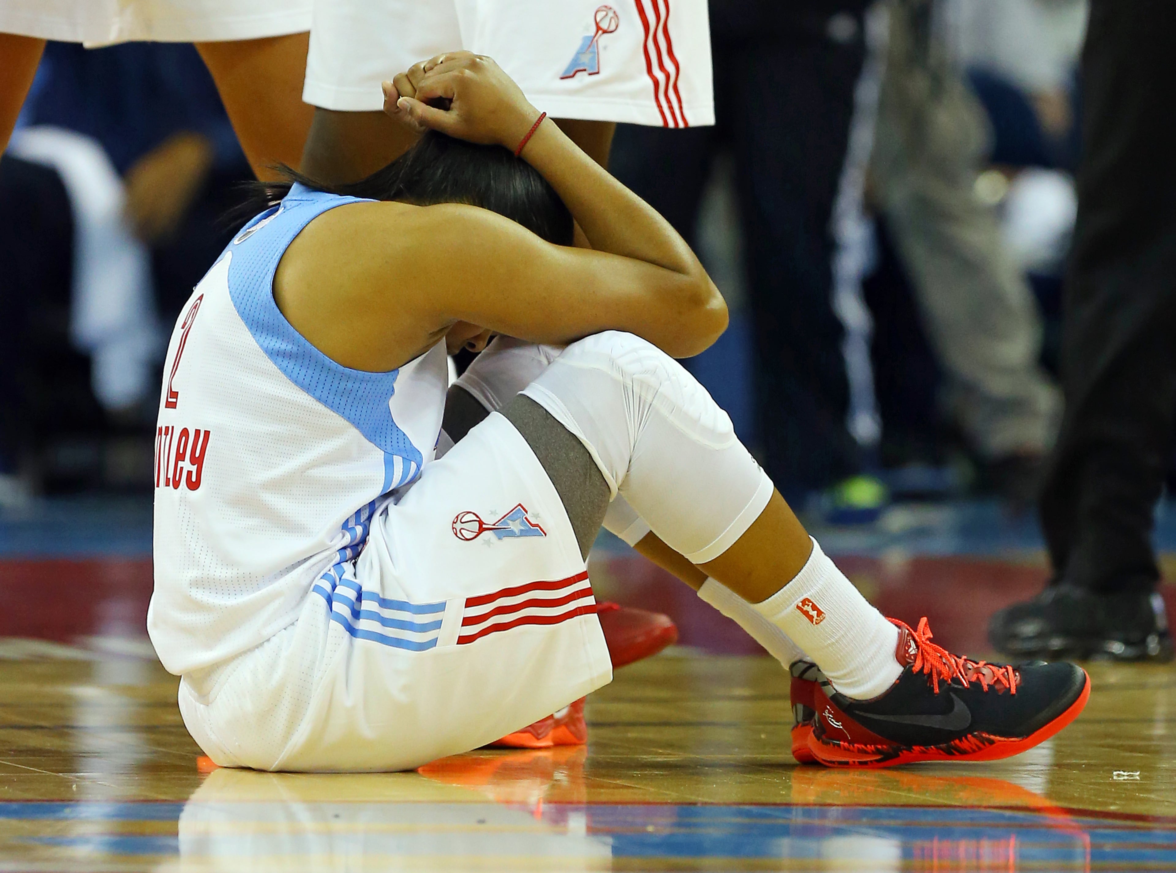 Dream guard Alex Bently reacts to a play against the Lynx during the first half of their WNBA Finals on Thursday, Oct. 10, 2013, in Duluth.